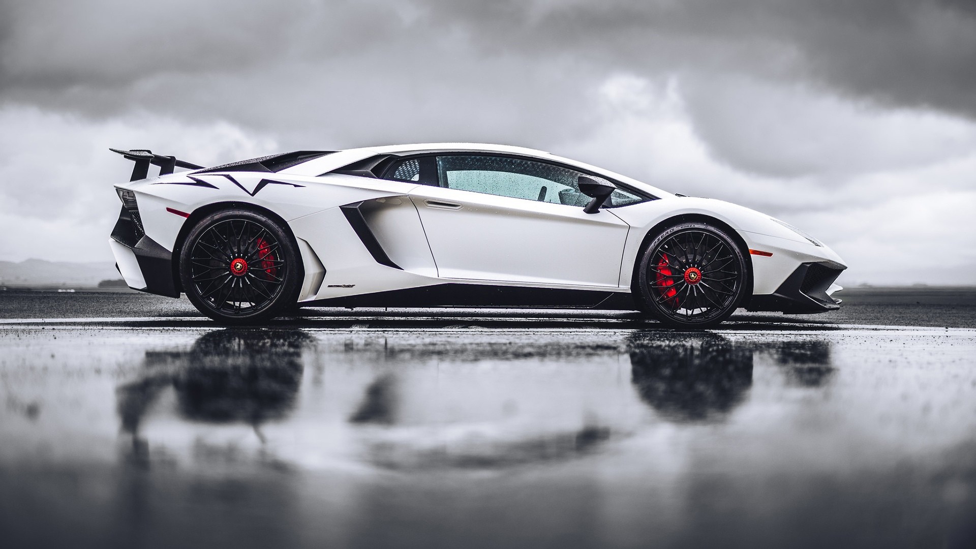 White Lamborghini Aventador on wet asphalt HD Wallpaper