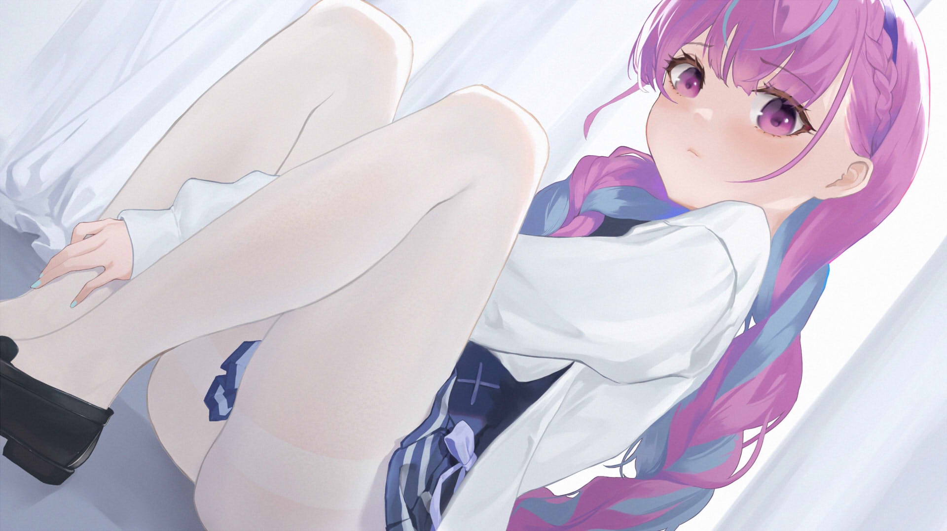 Minato Aqua wearing white pantyhose HD Wallpaper