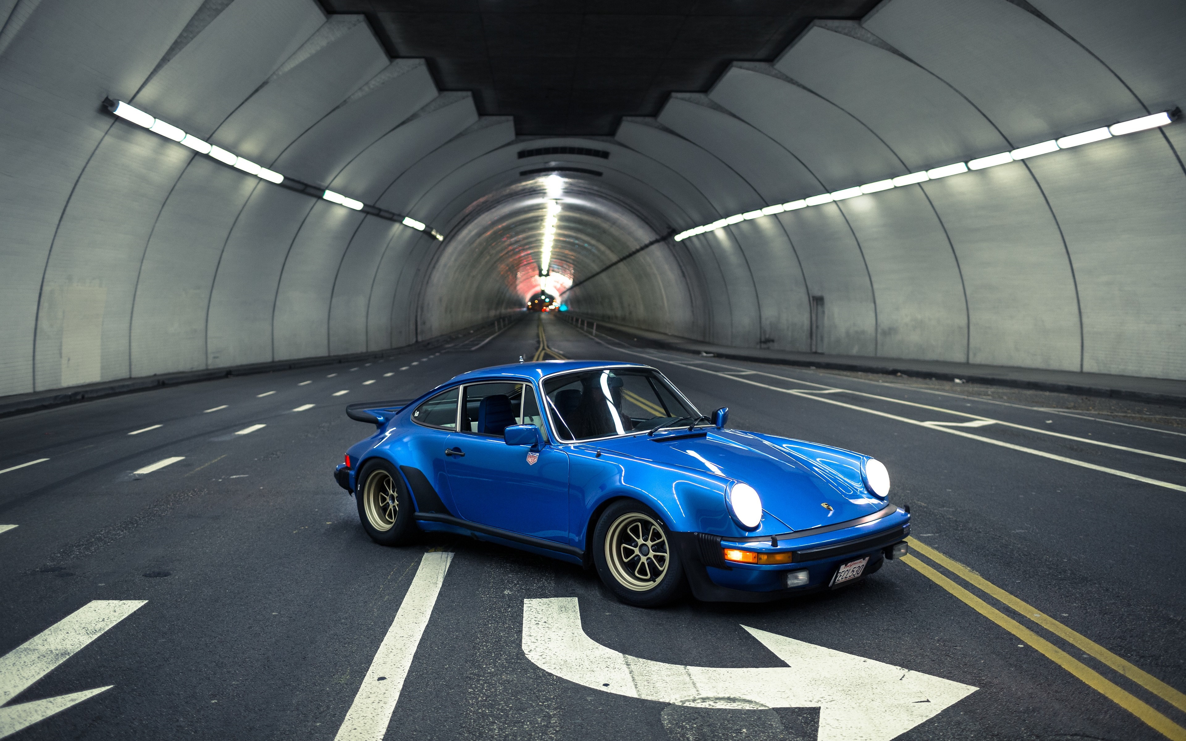 Blue Porsche 930 in a Tunnel HD Wallpaper