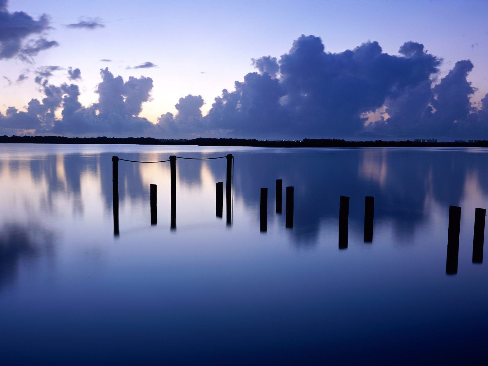 Calm waters at Florida lake with wooden posts HD Wallpaper