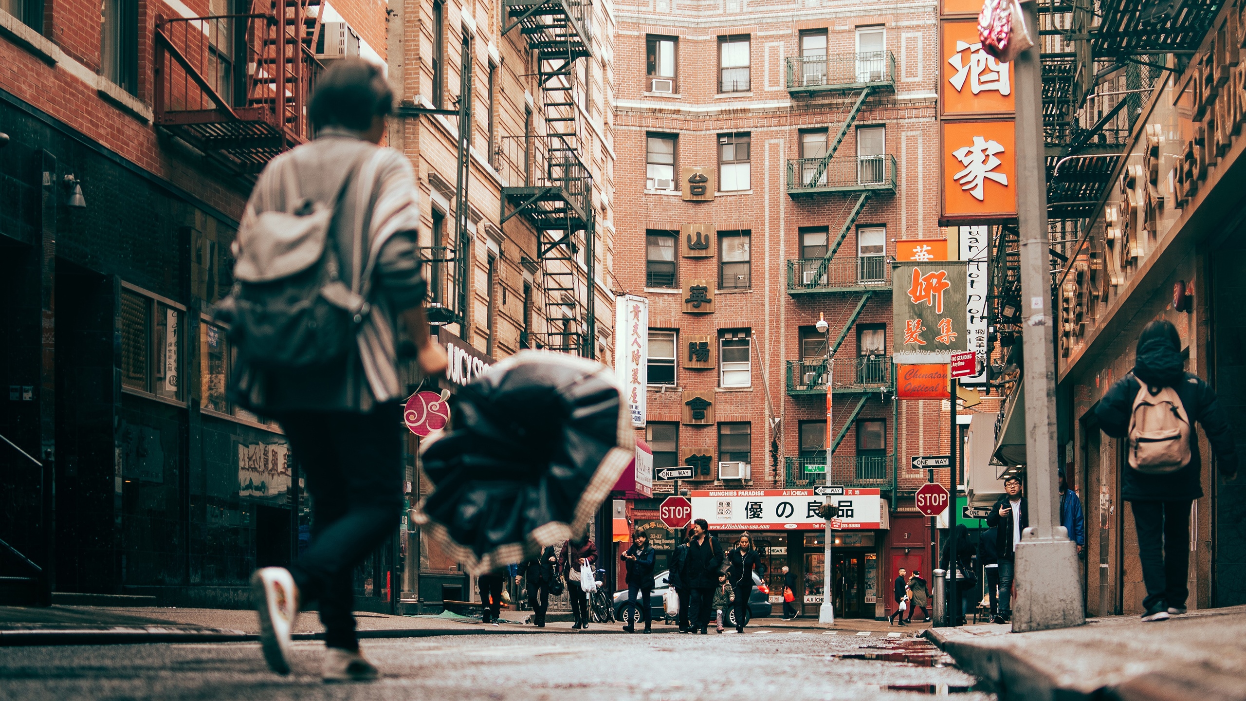 People walking in Chinatown, New York City HD Wallpaper