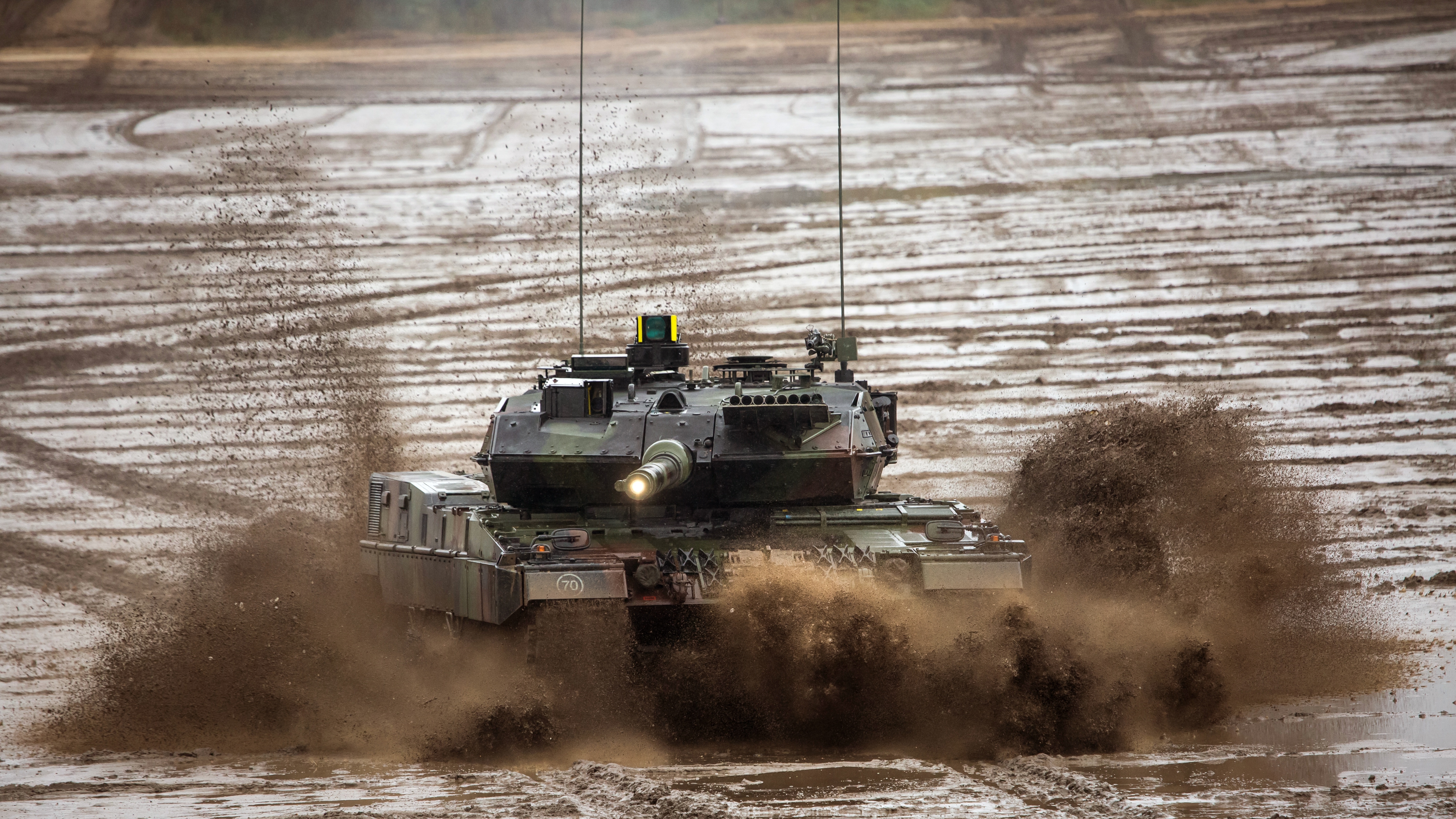 4K military tank driving through mud HD Wallpaper