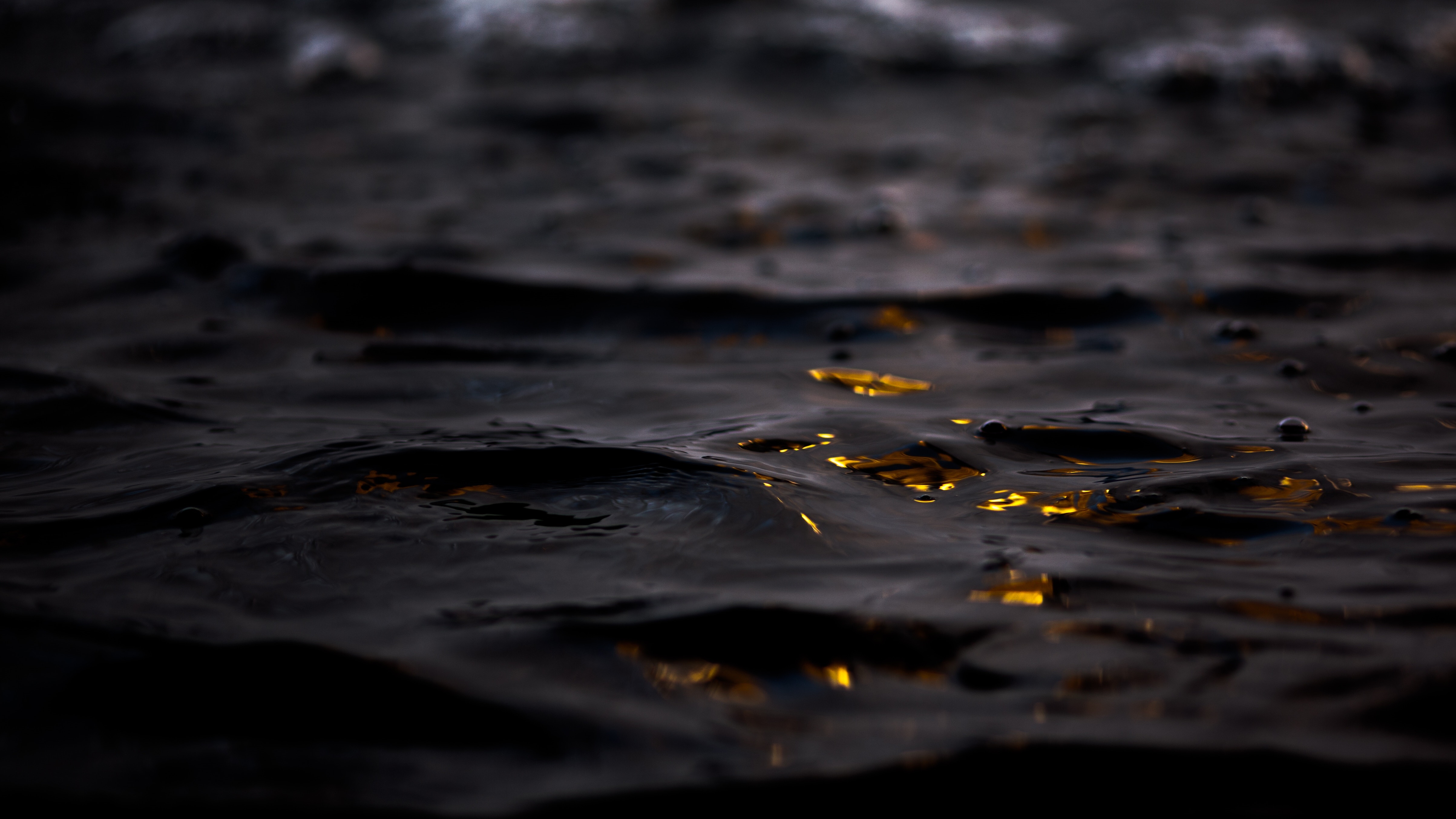 4K liquid with gold and brown reflections HD Wallpaper