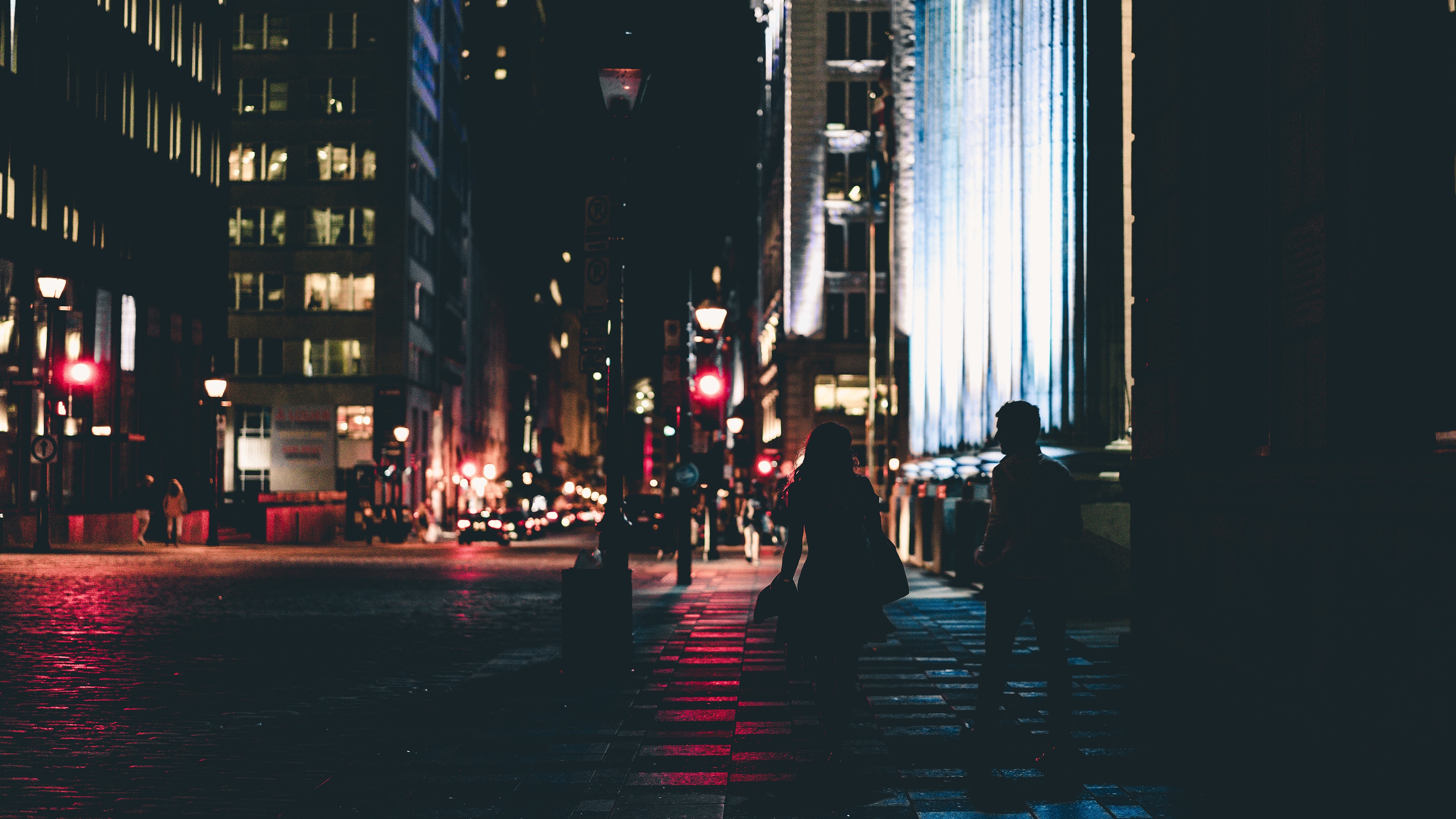 4K city street at night with silhouettes HD Wallpaper