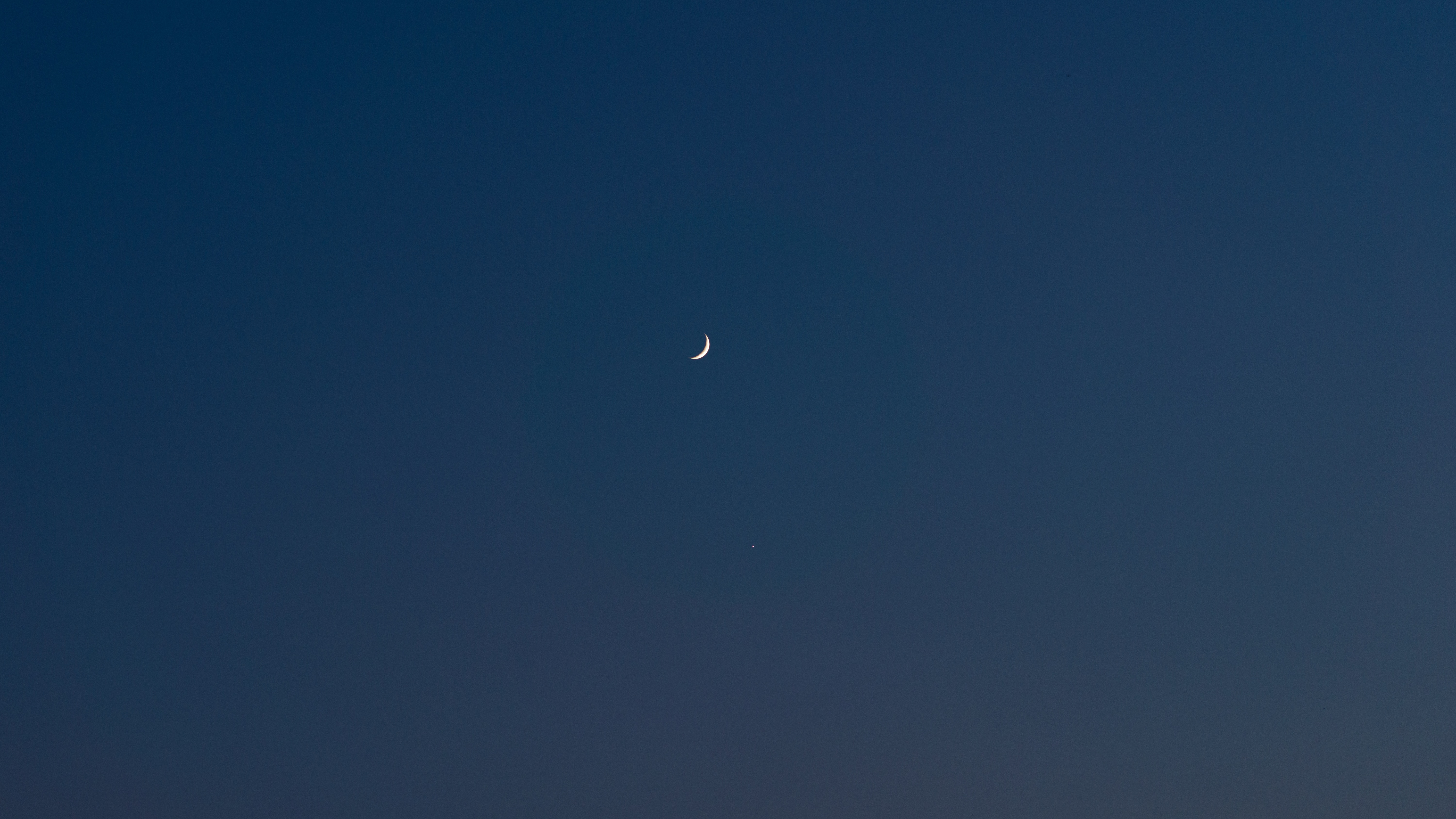 4K Crescent Moon in the Night Sky HD Wallpaper