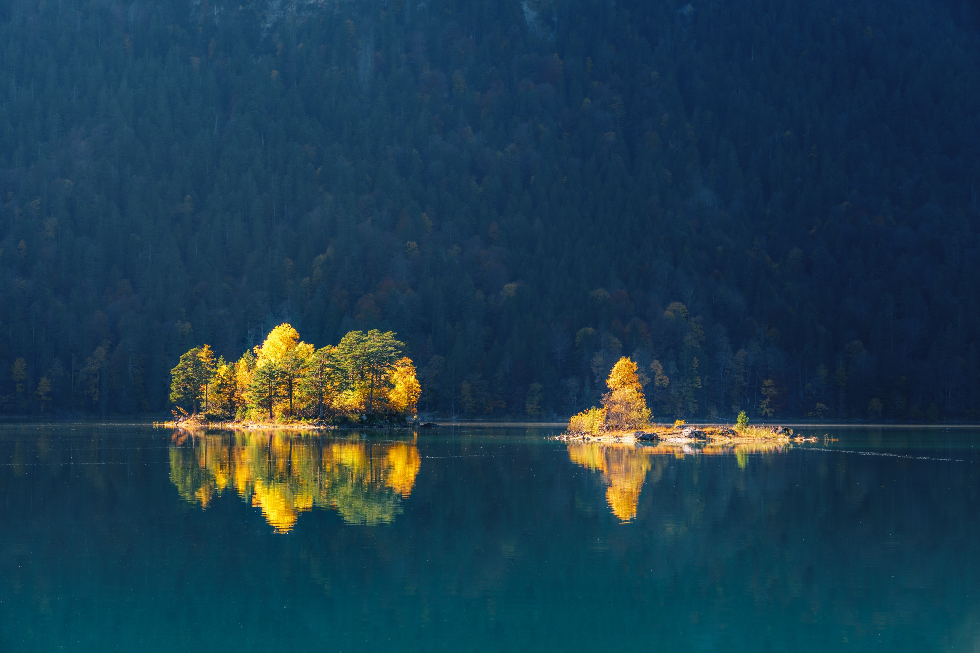 4K lake with islands and autumn trees HD Wallpaper