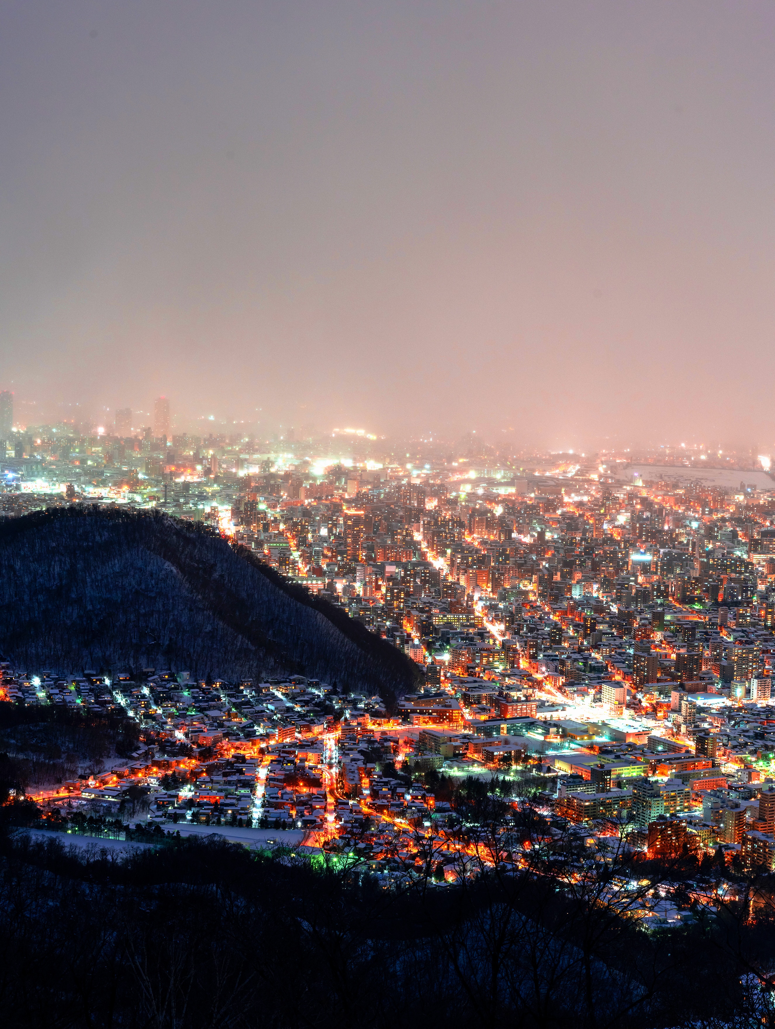 City lights at night in Japan HD Phone Wallpaper