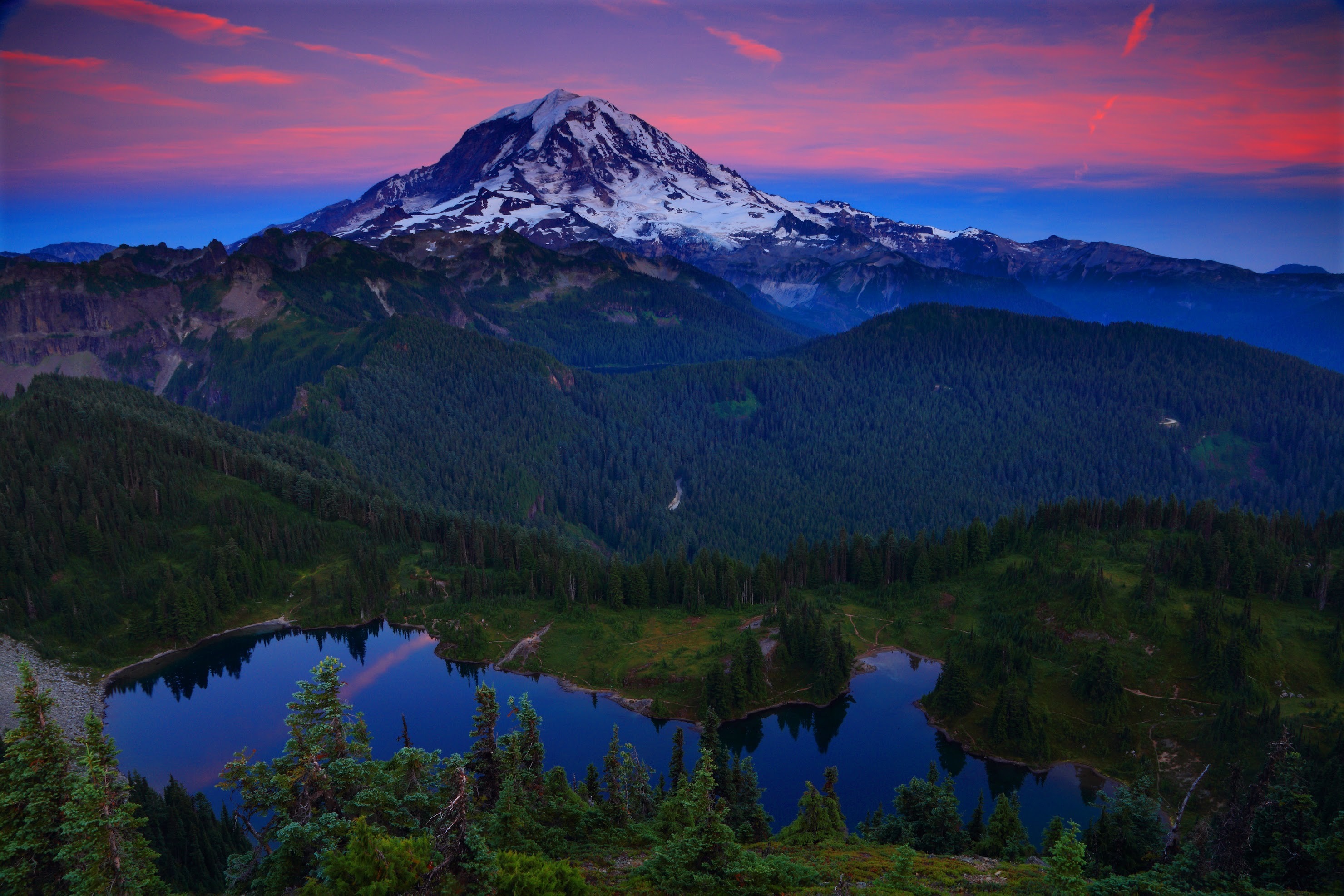 Mount Rainier reflected in a lake at sunset HD Wallpaper