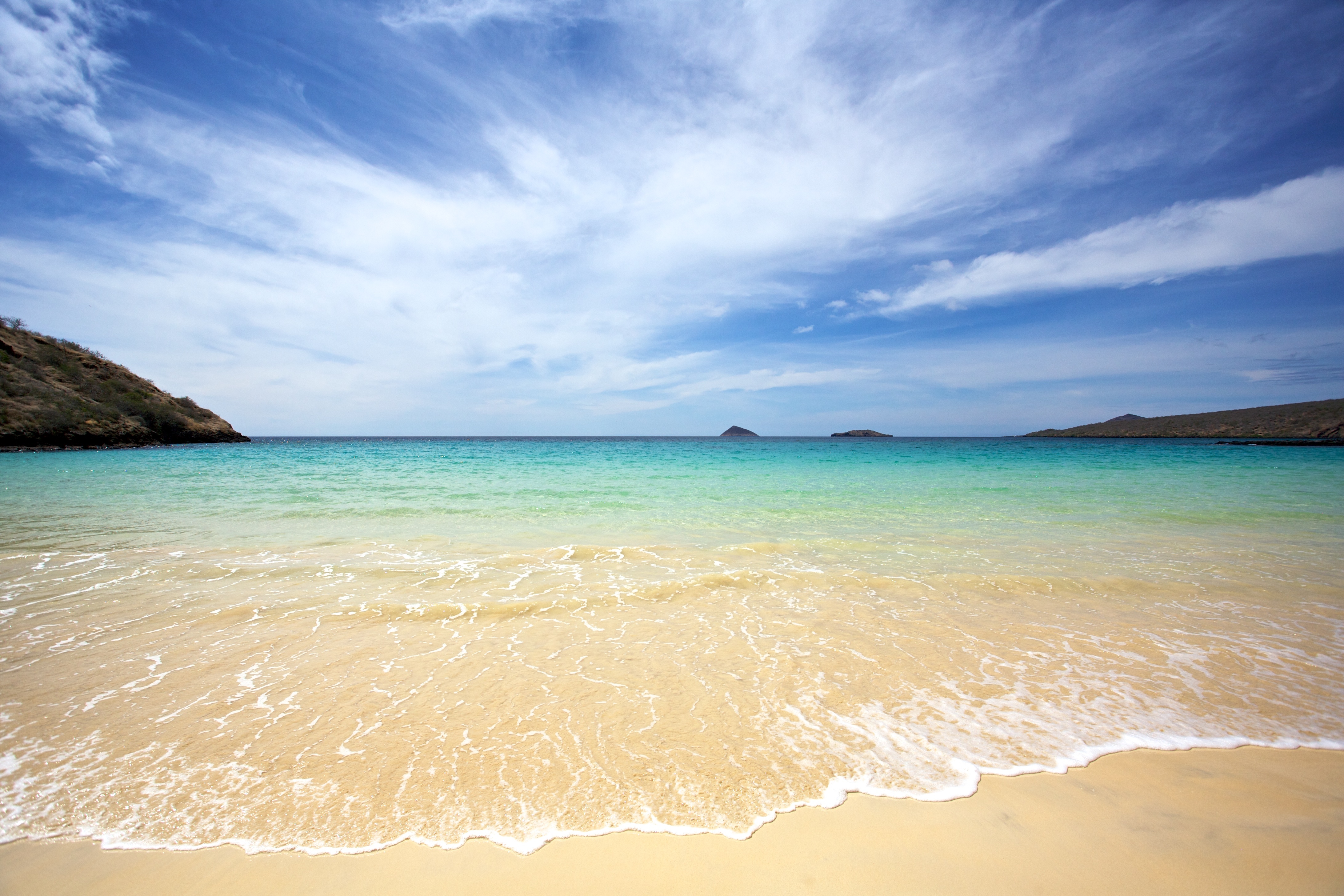 4K beach with turquoise water and islands HD Wallpaper