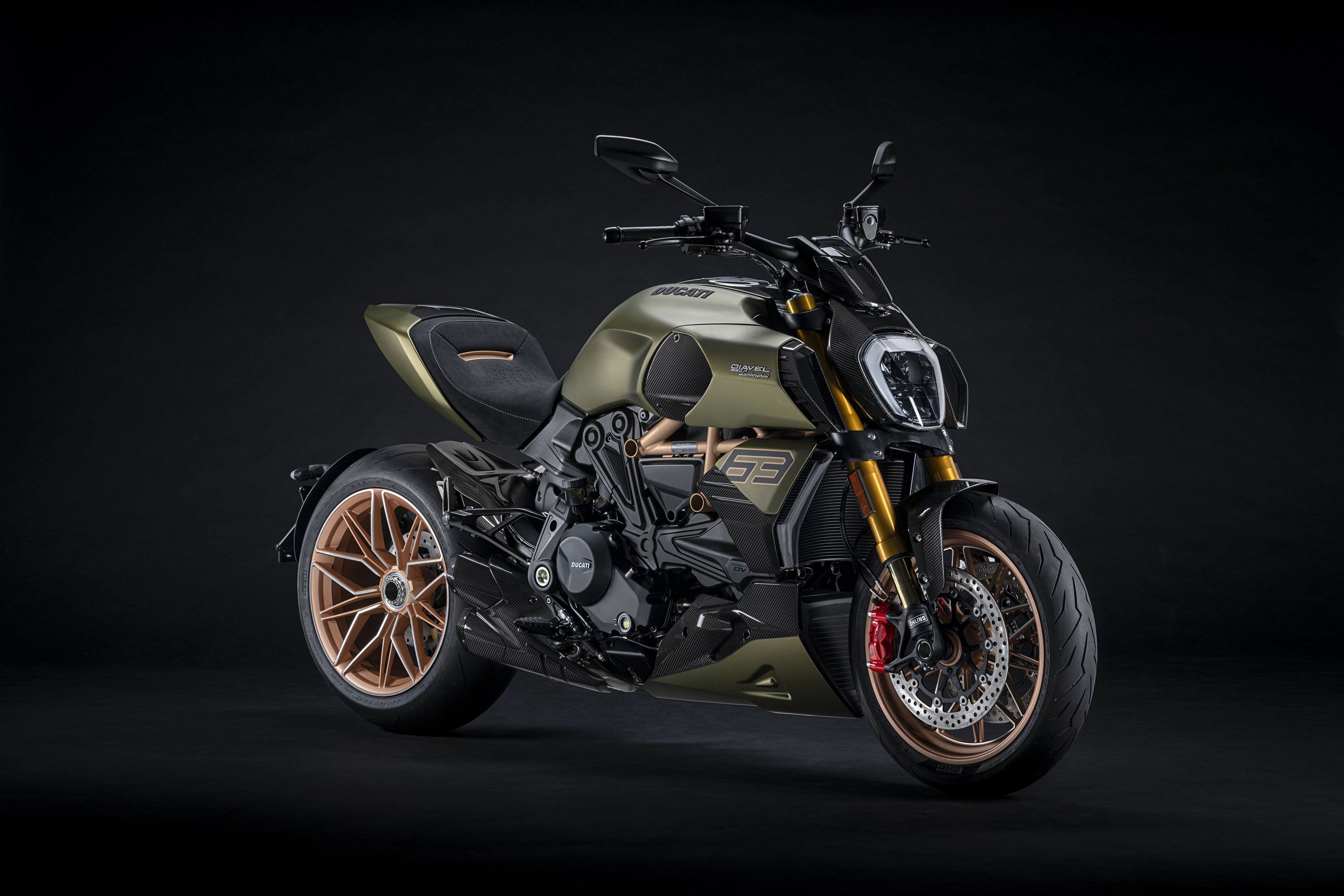 4K Ducati Diavel motorcycle on dark background HD Wallpaper