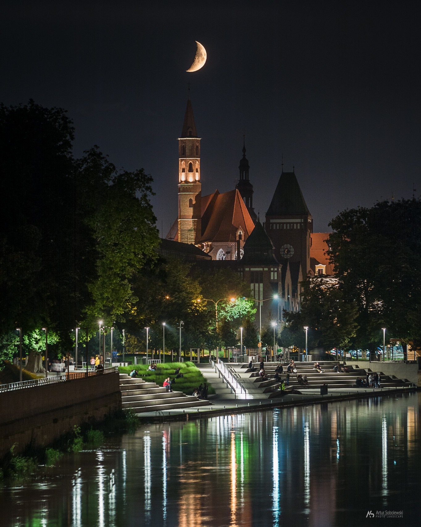 Crescent Moon over Wroclaw River at Night HD Phone Wallpaper