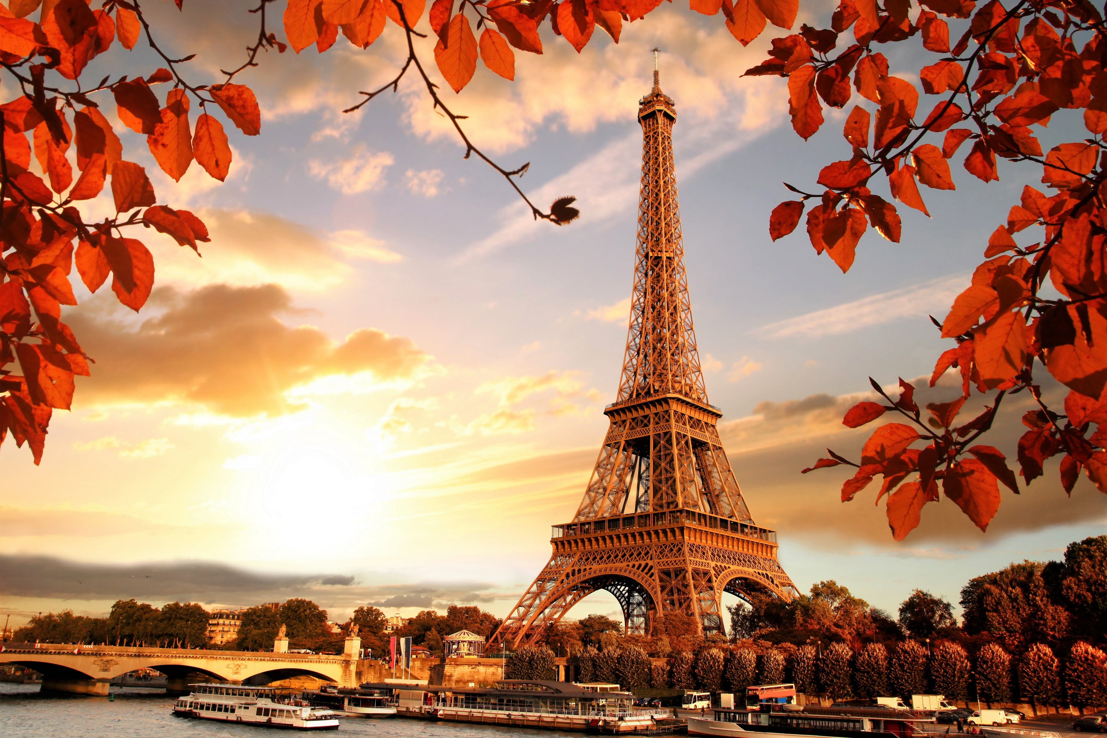 4K Eiffel Tower in Paris during Fall HD Wallpaper