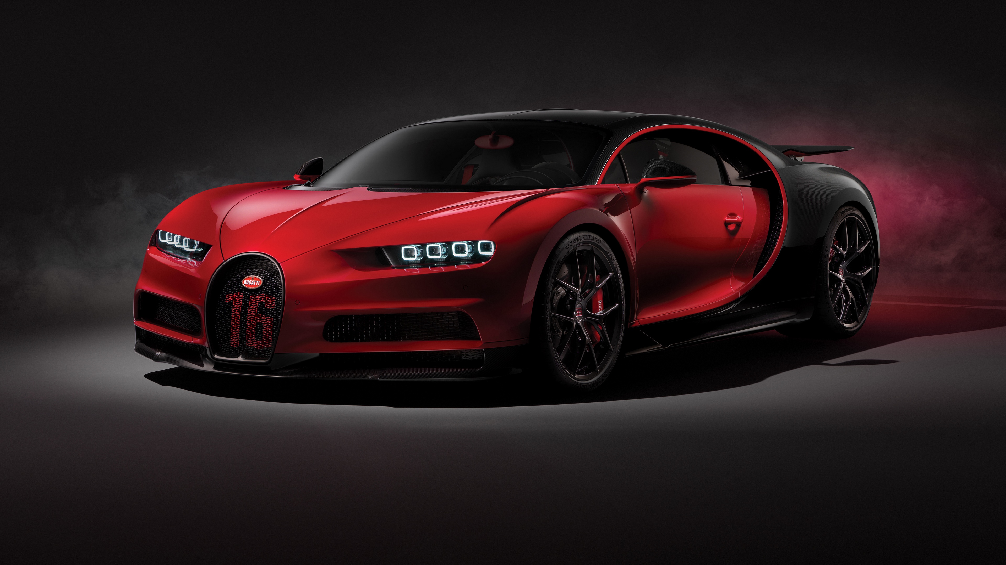 Bugatti Chiron sports car in red and black HD Wallpaper