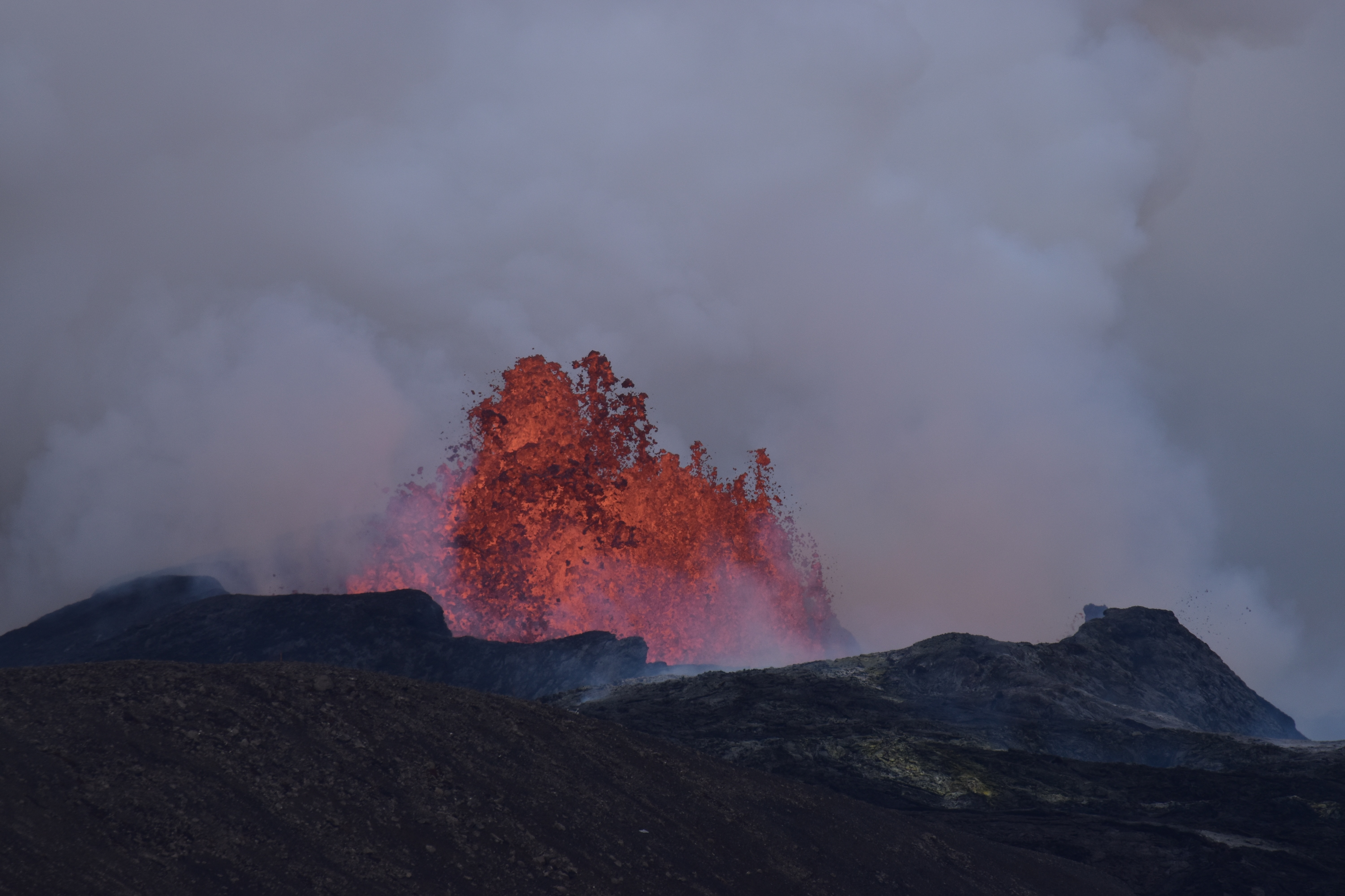 4K Lava Eruption at Fagradalsfjall, Iceland HD Wallpaper