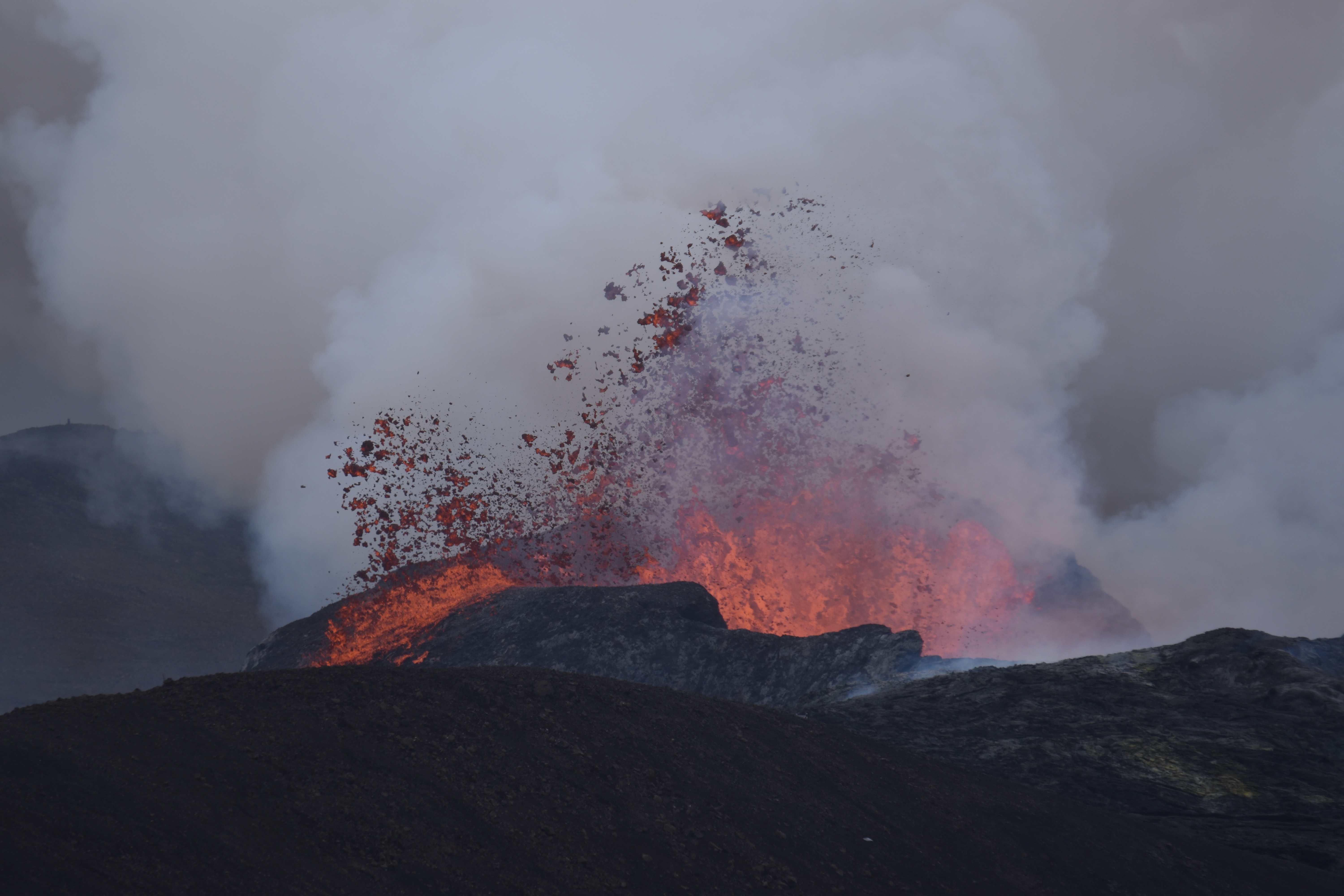 4K Fagradalsfjall lava eruption in Iceland HD Wallpaper