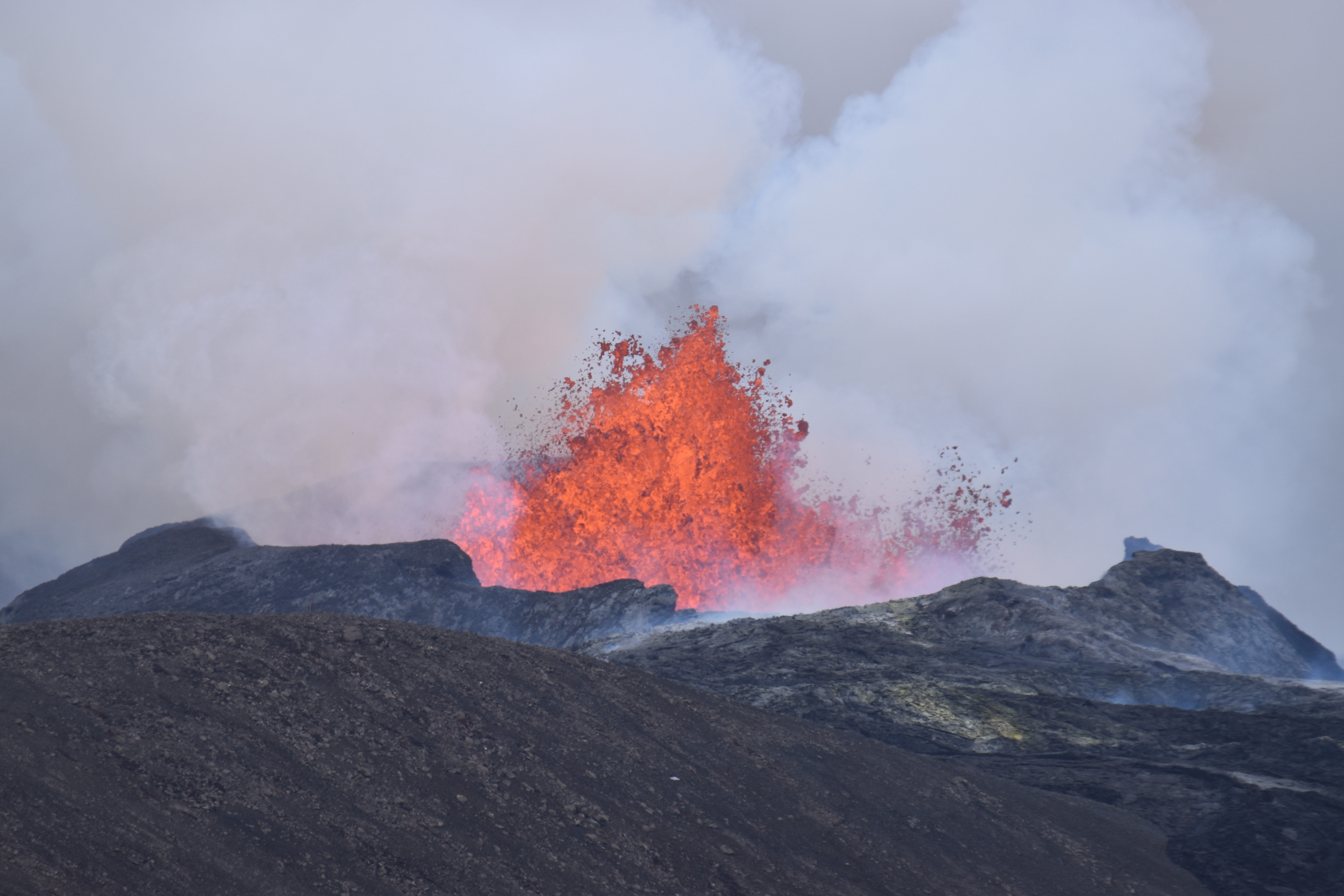 4K Fagradalsfjall volcano eruption in Iceland HD Wallpaper