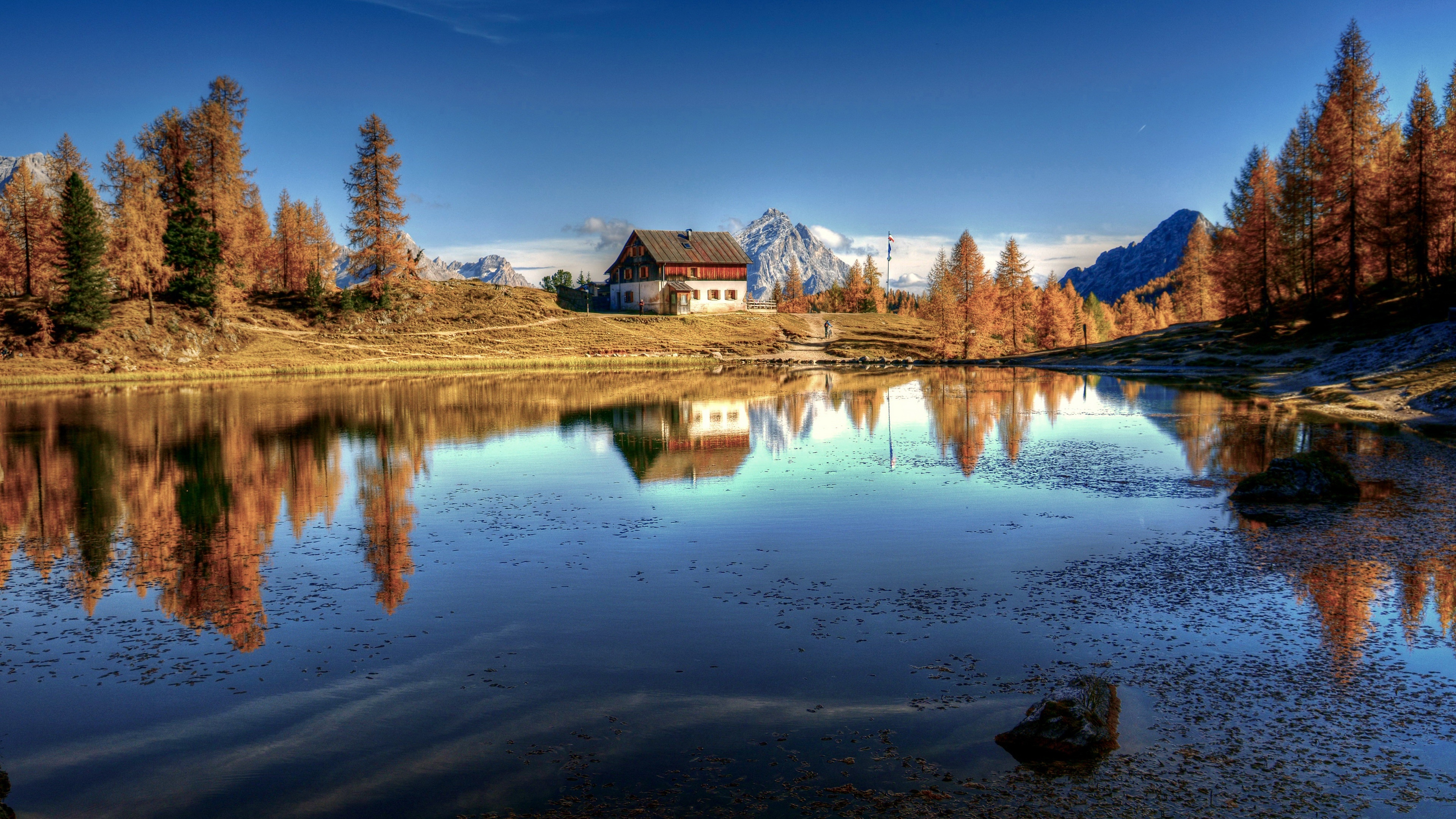4K house on lake with autumn trees and mountains HD Wallpaper