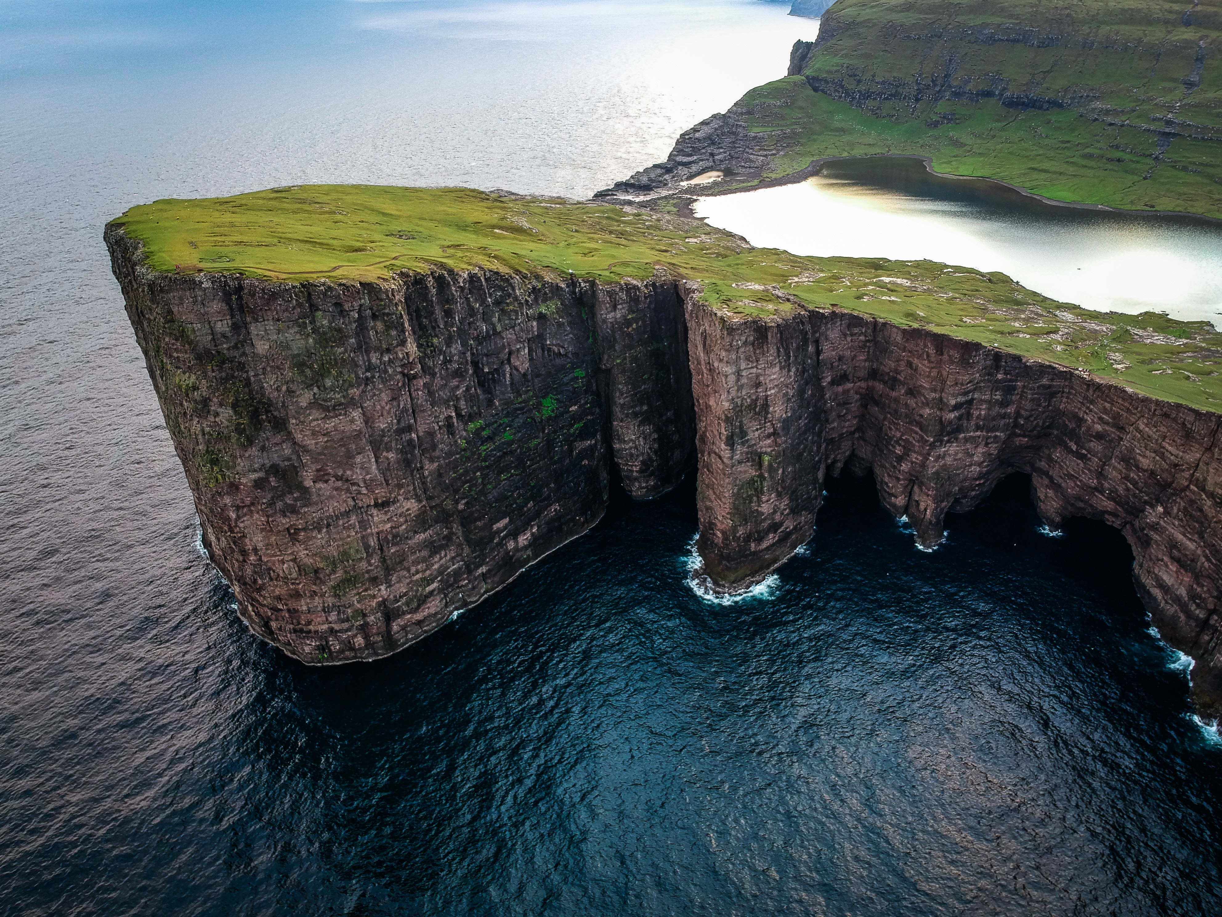 4K Faroe Islands sea cliffs and lake HD Wallpaper
