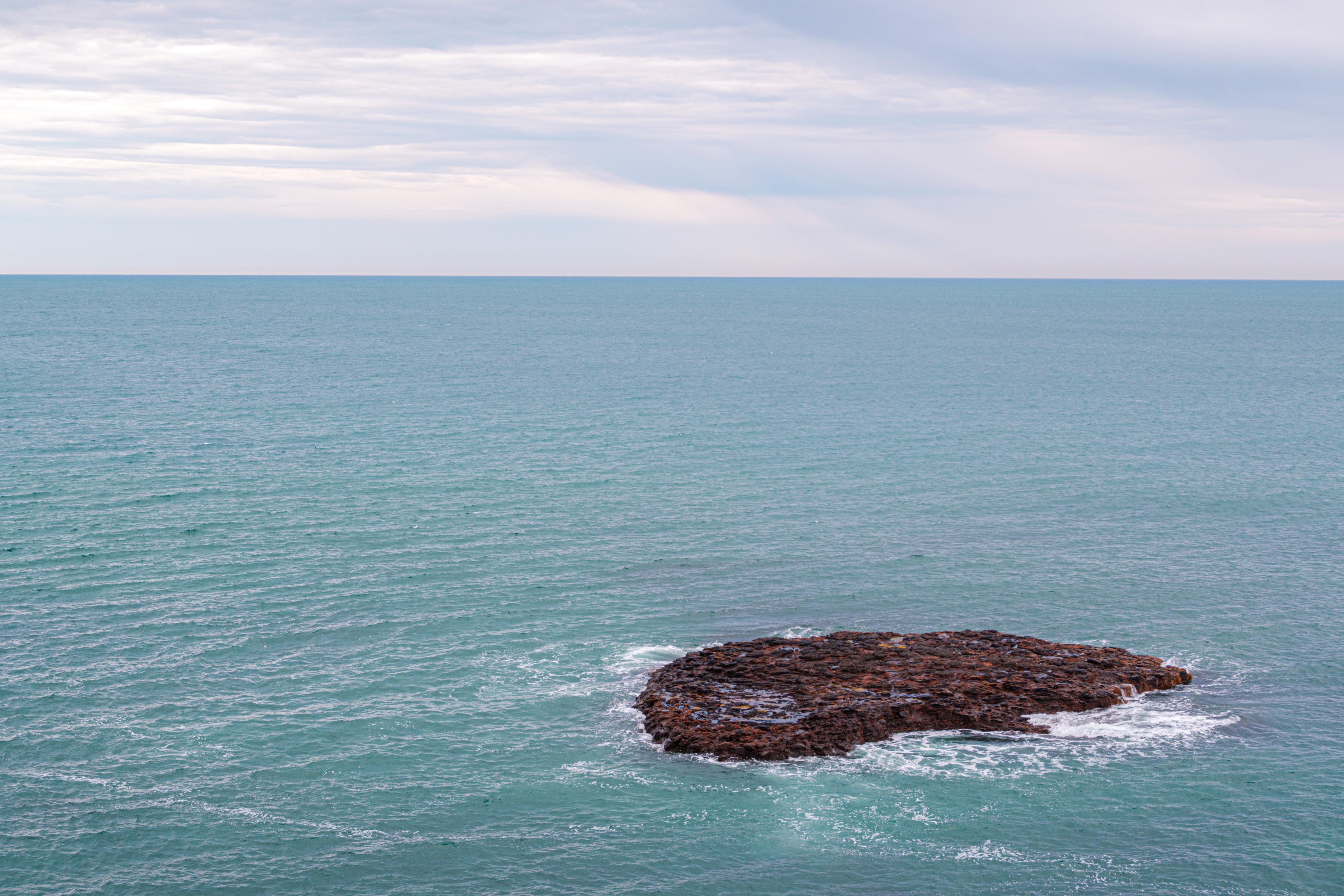 4K ocean view of a rock formation in Australia HD Wallpaper