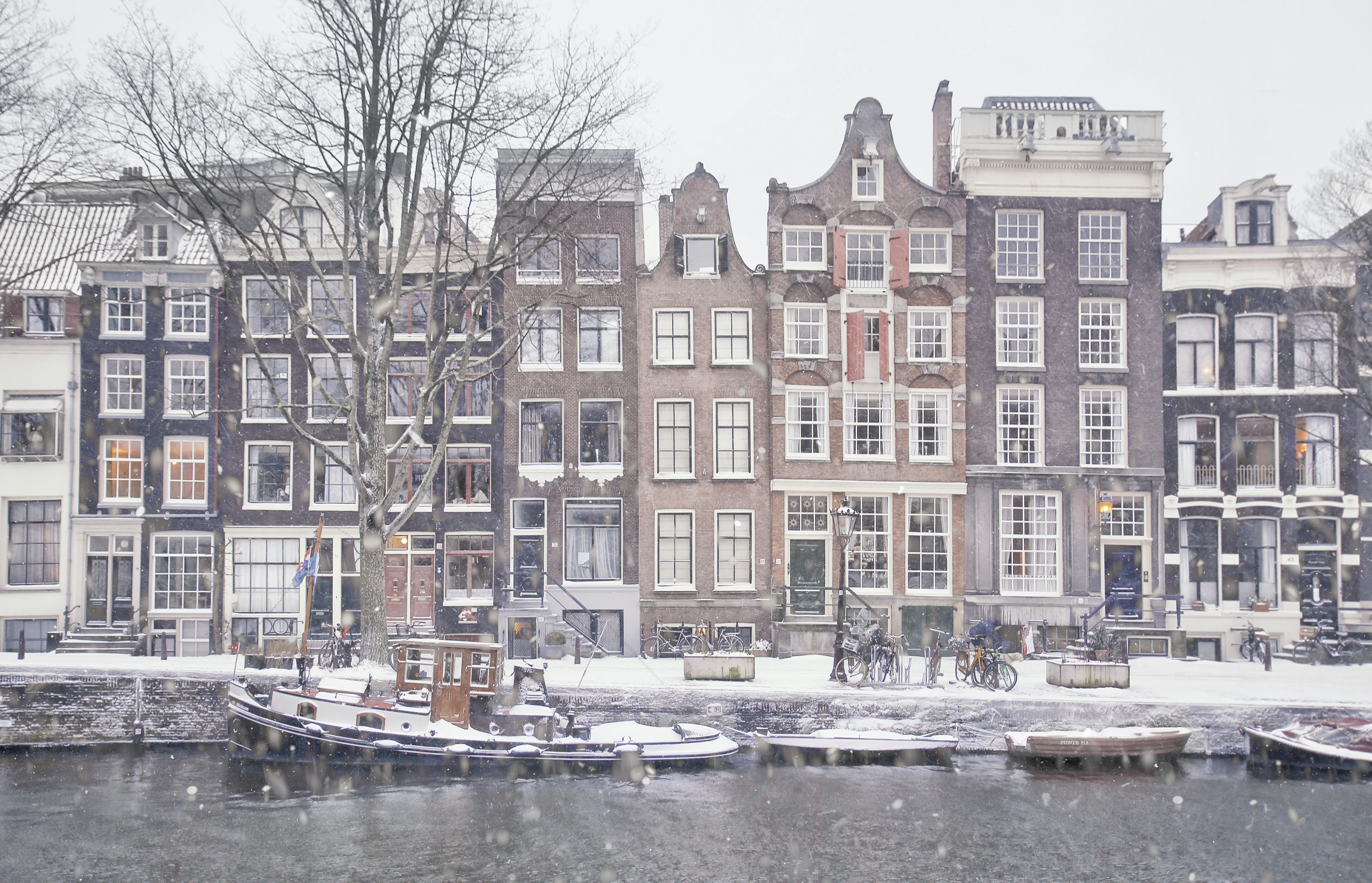 Amsterdam canal in winter with snow and boats HD Wallpaper