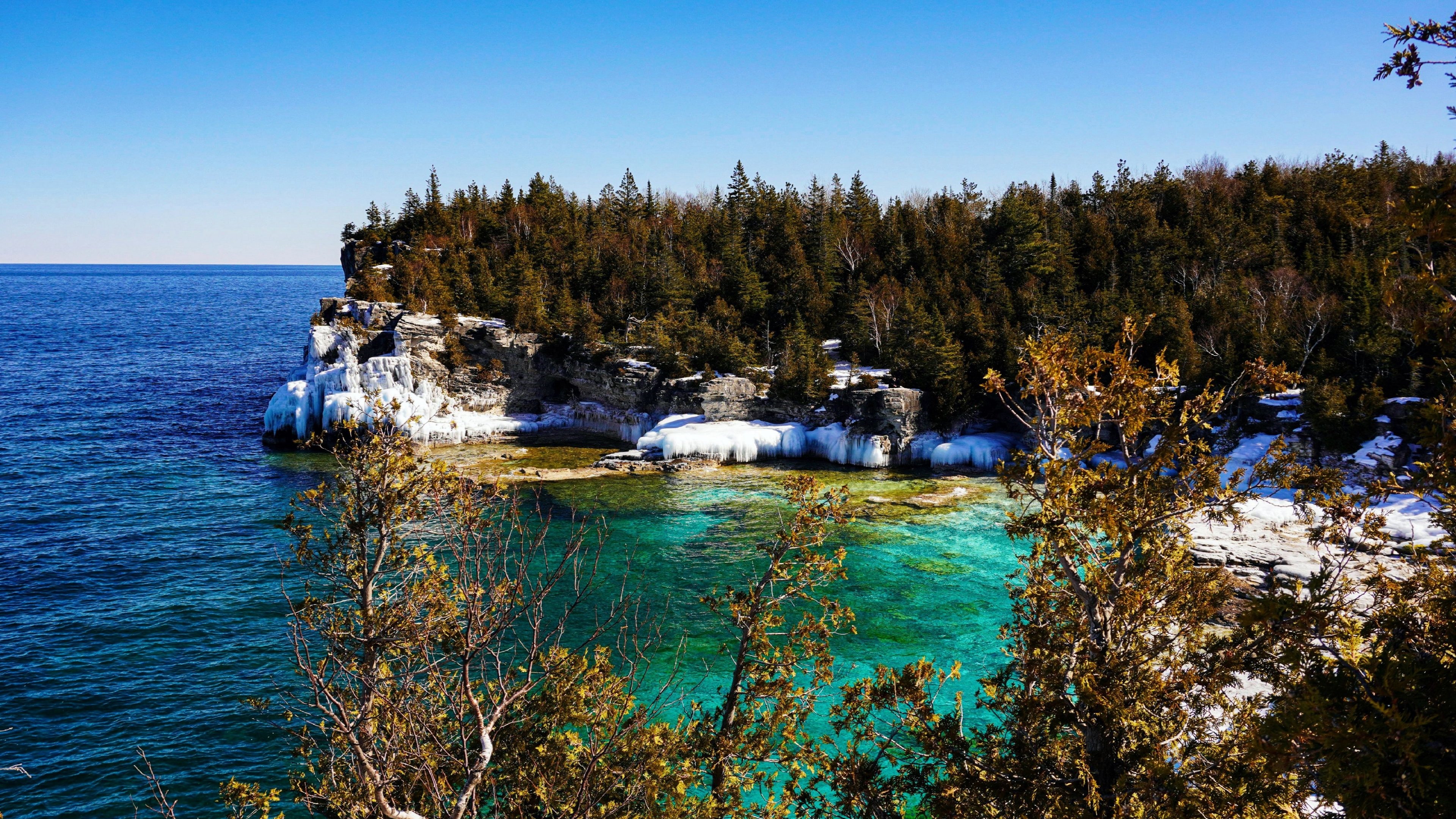 4K landscape of Bruce Peninsula with icy cliffs HD Wallpaper