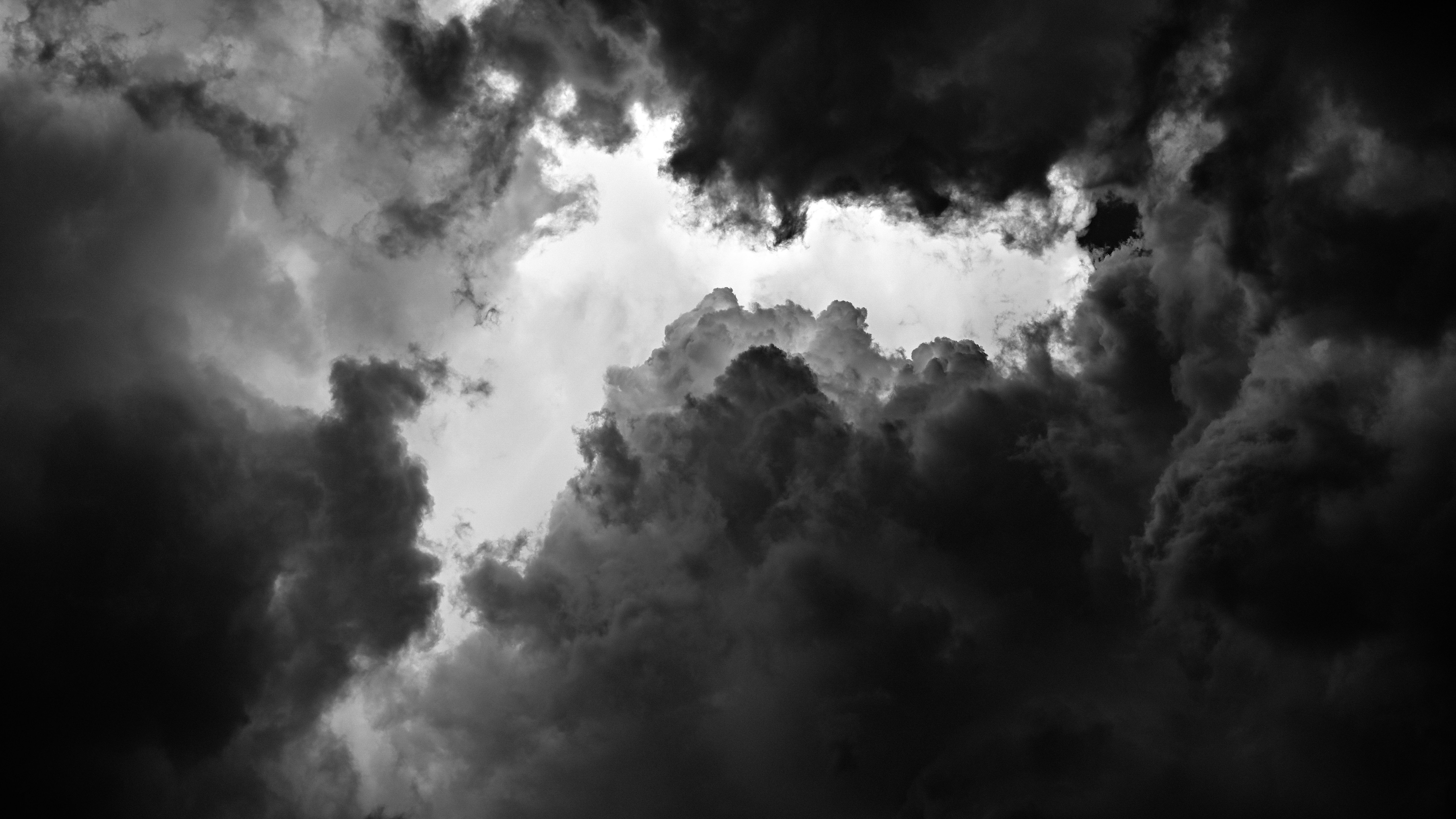 Monochrome clouds in the sky HD Wallpaper