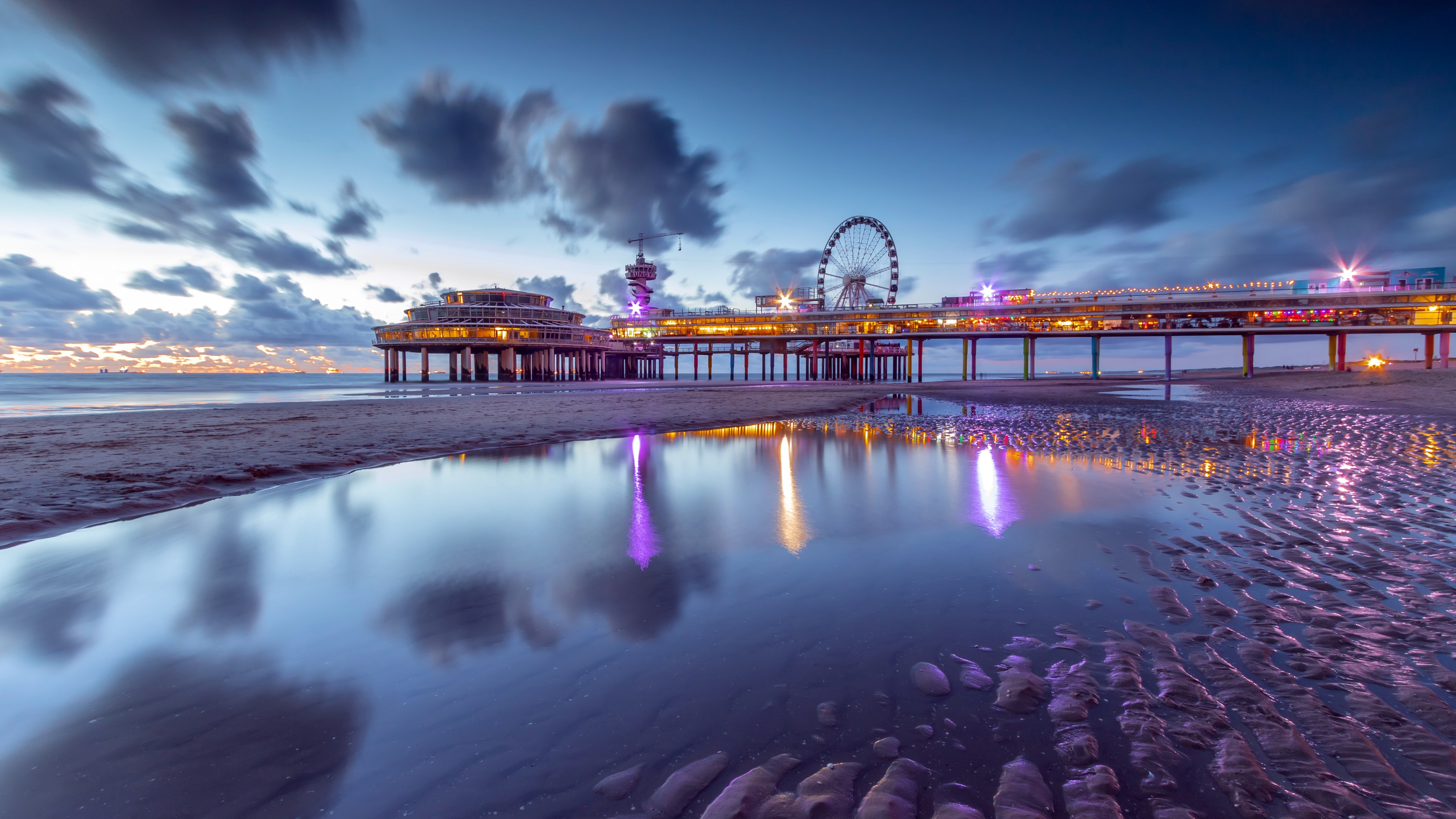 Scheveningen Pier at Night with Ferris Wheel and Reflection HD Wallpaper