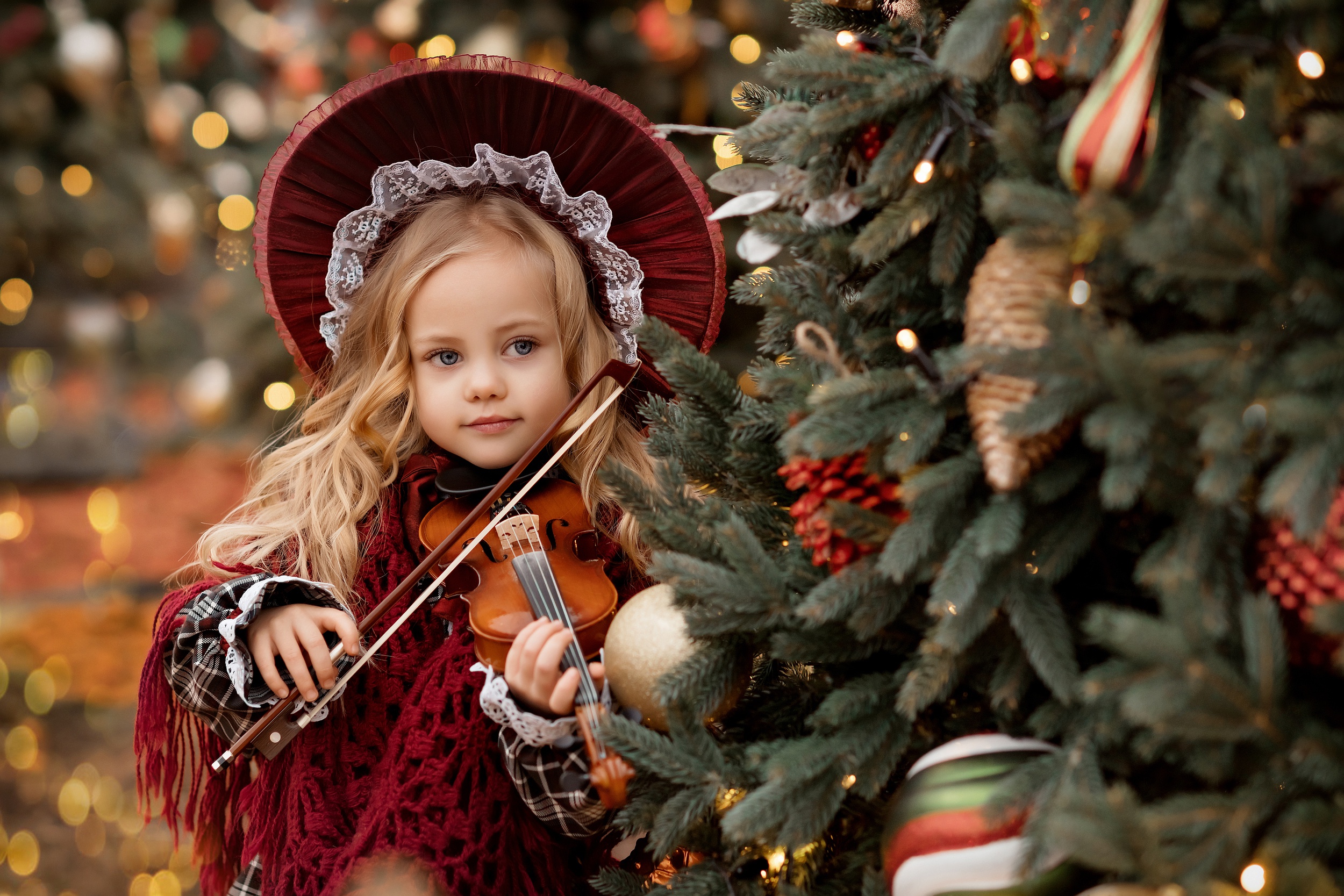 Girl in Hat Playing Violin Near Christmas Tree HD Wallpaper