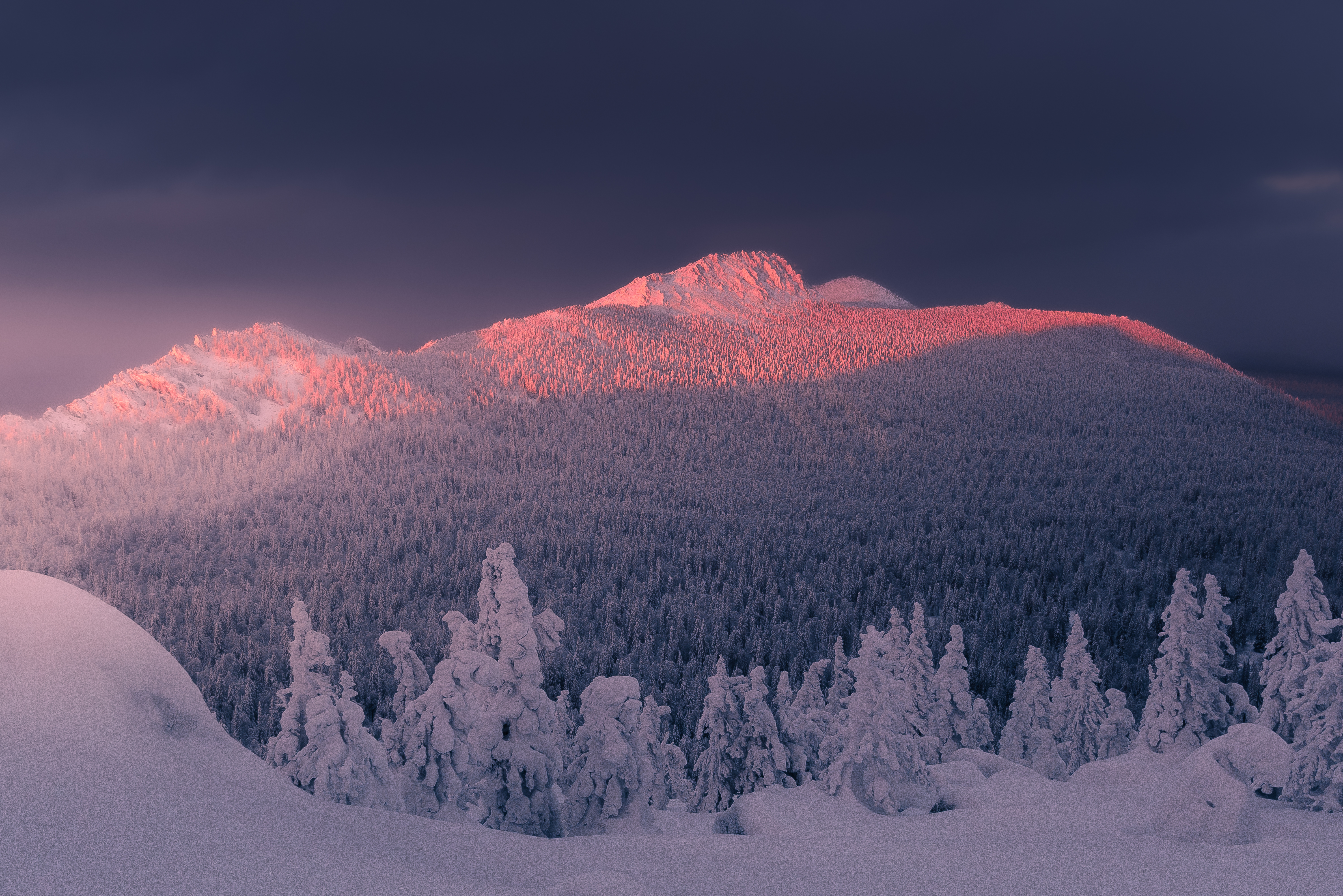 Snow-covered Taganay mountains in Russia at sunrise HD Wallpaper
