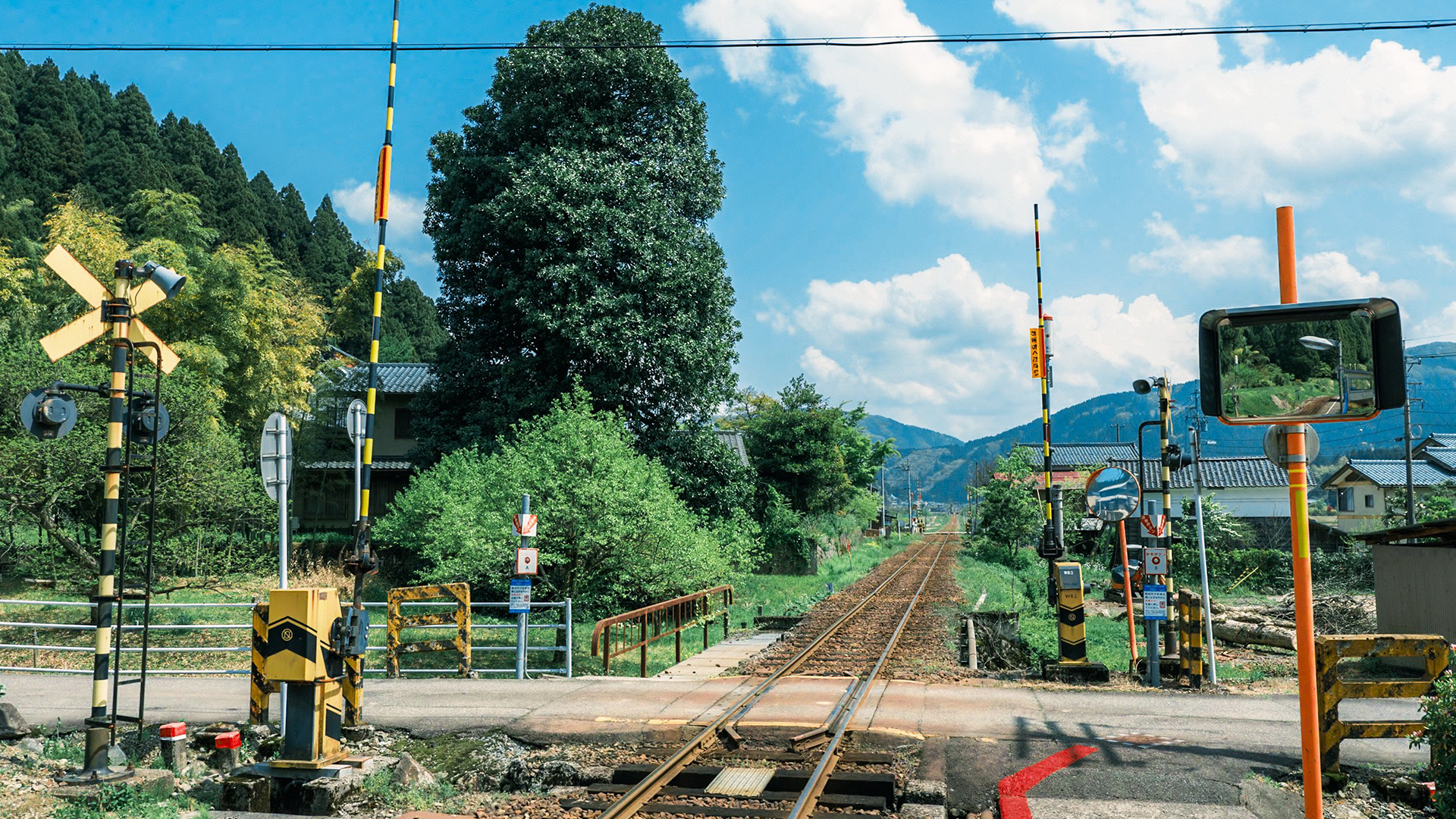 Railway crossing with gates and signal lights in Japan HD Wallpaper