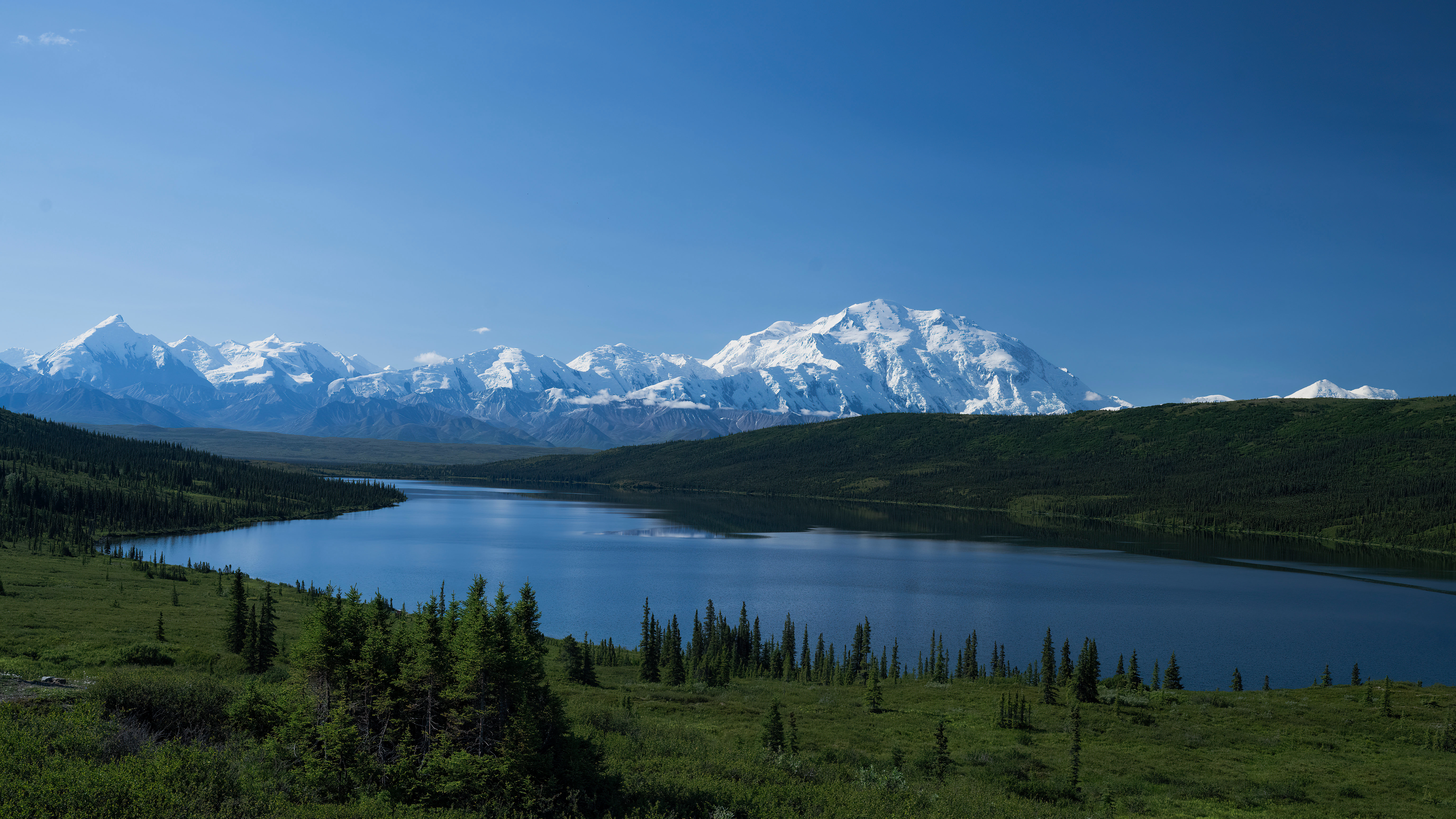 Denali Mountain Range Overlooking a Lake HD Wallpaper