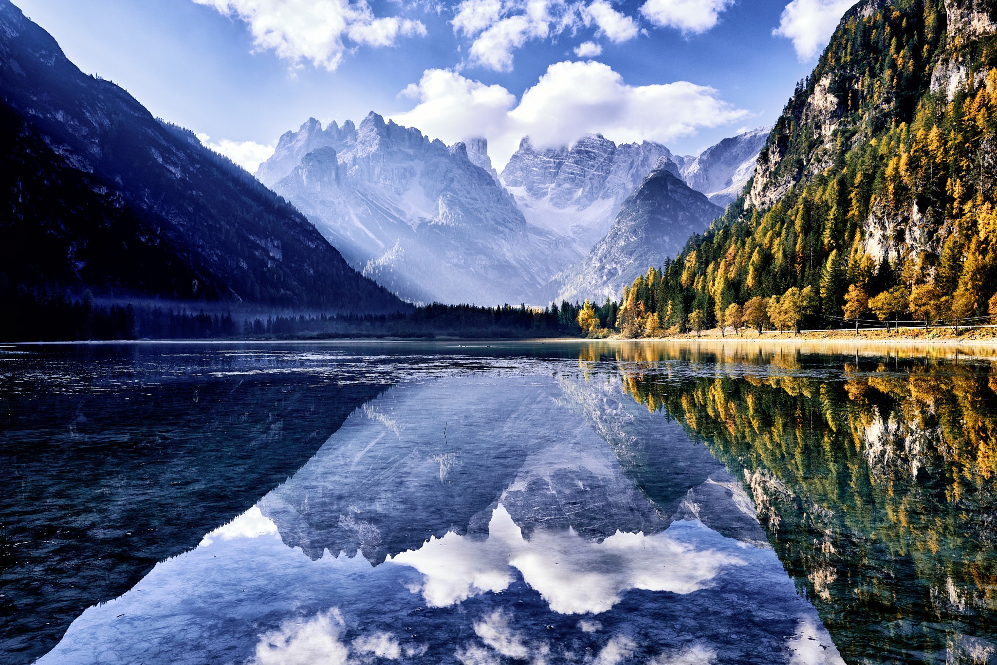 Mountain lake reflection with autumn trees HD Wallpaper
