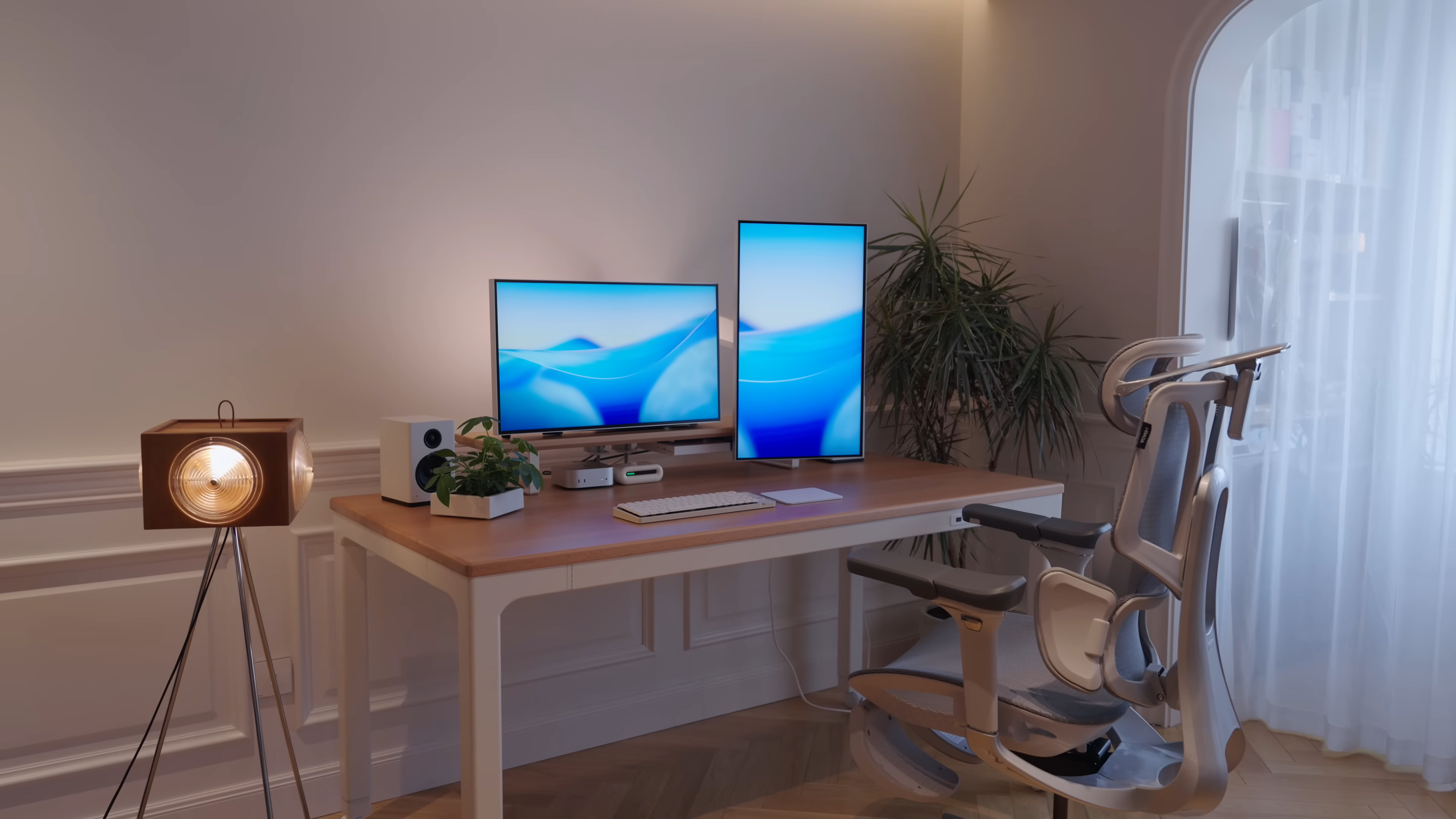 Speakers on a desk with dual computer monitors HD Wallpaper