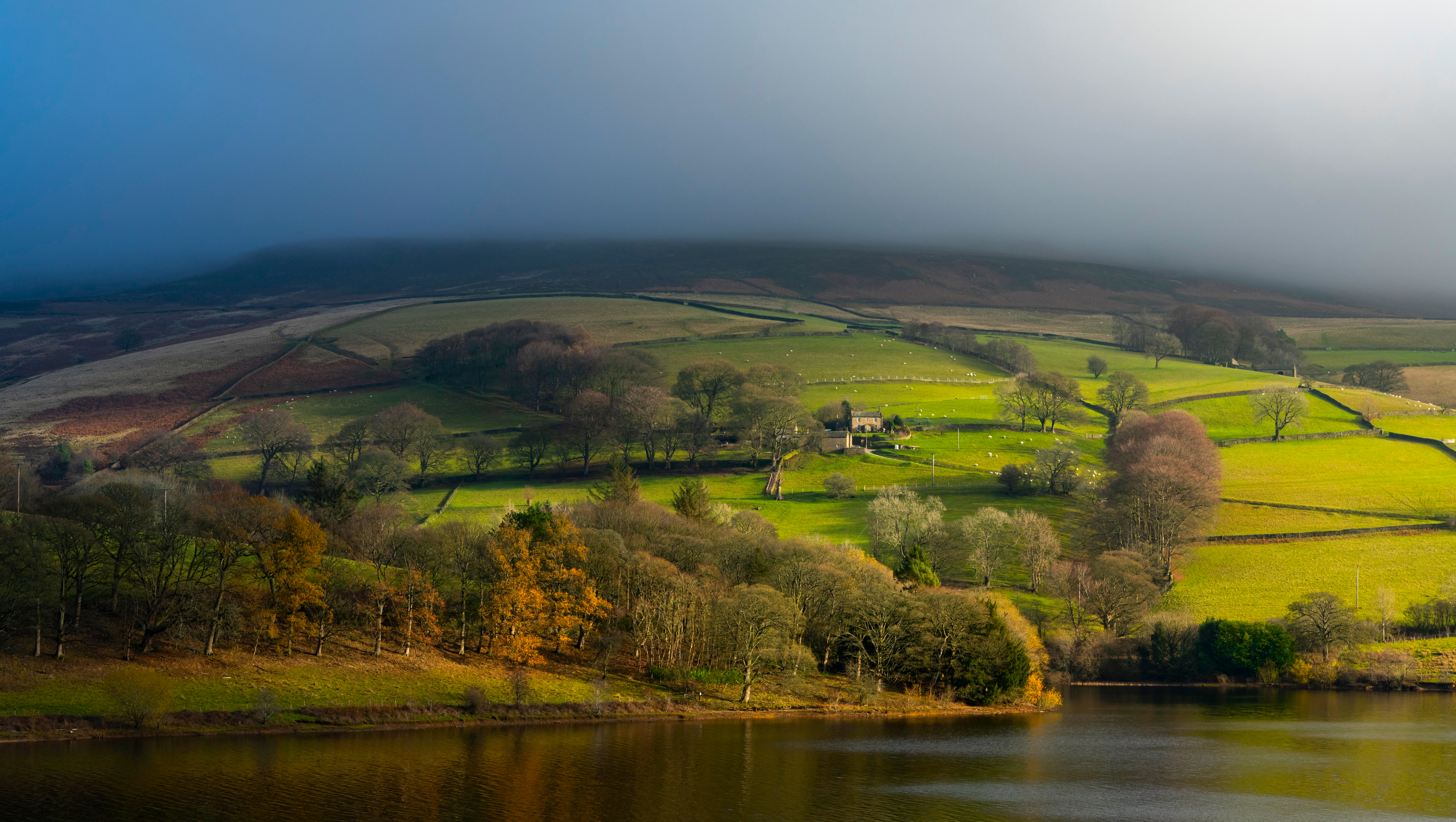 Farmhouse in a rolling landscape with a lake HD Wallpaper
