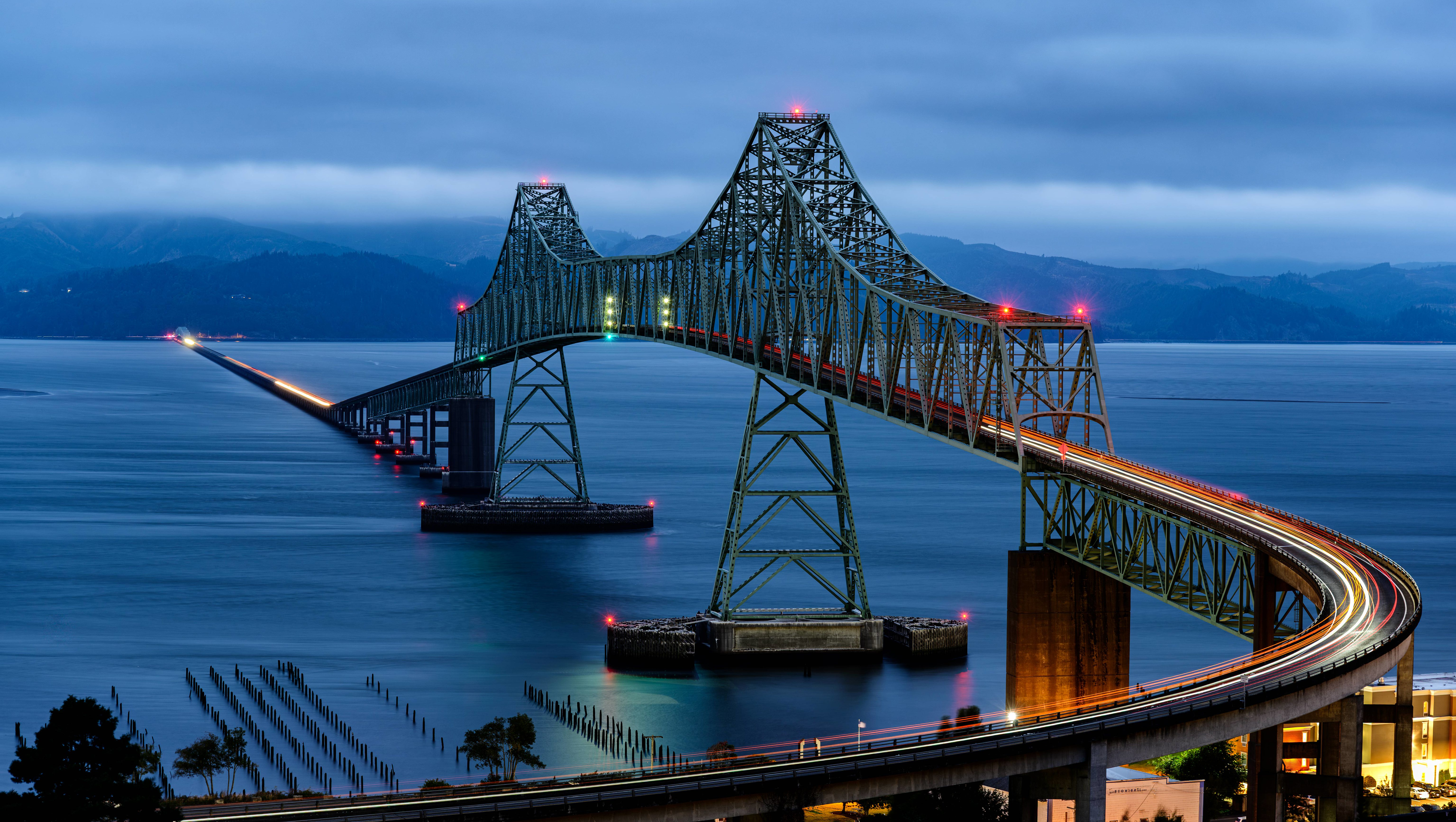 Astoria-Megler Bridge over the Columbia River at Dusk HD Wallpaper