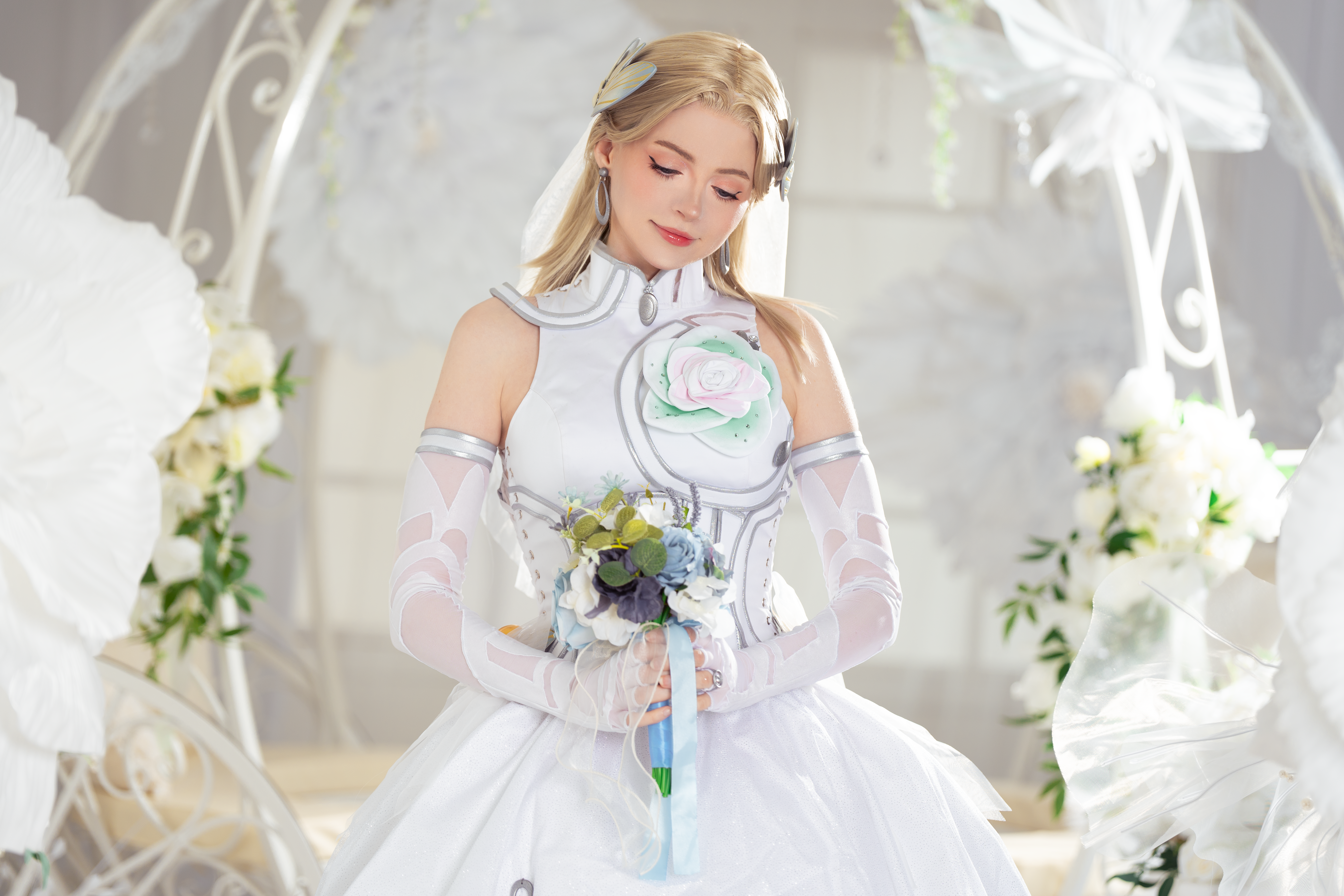 PeachMilky as Invisible Woman in a wedding dress HD Wallpaper