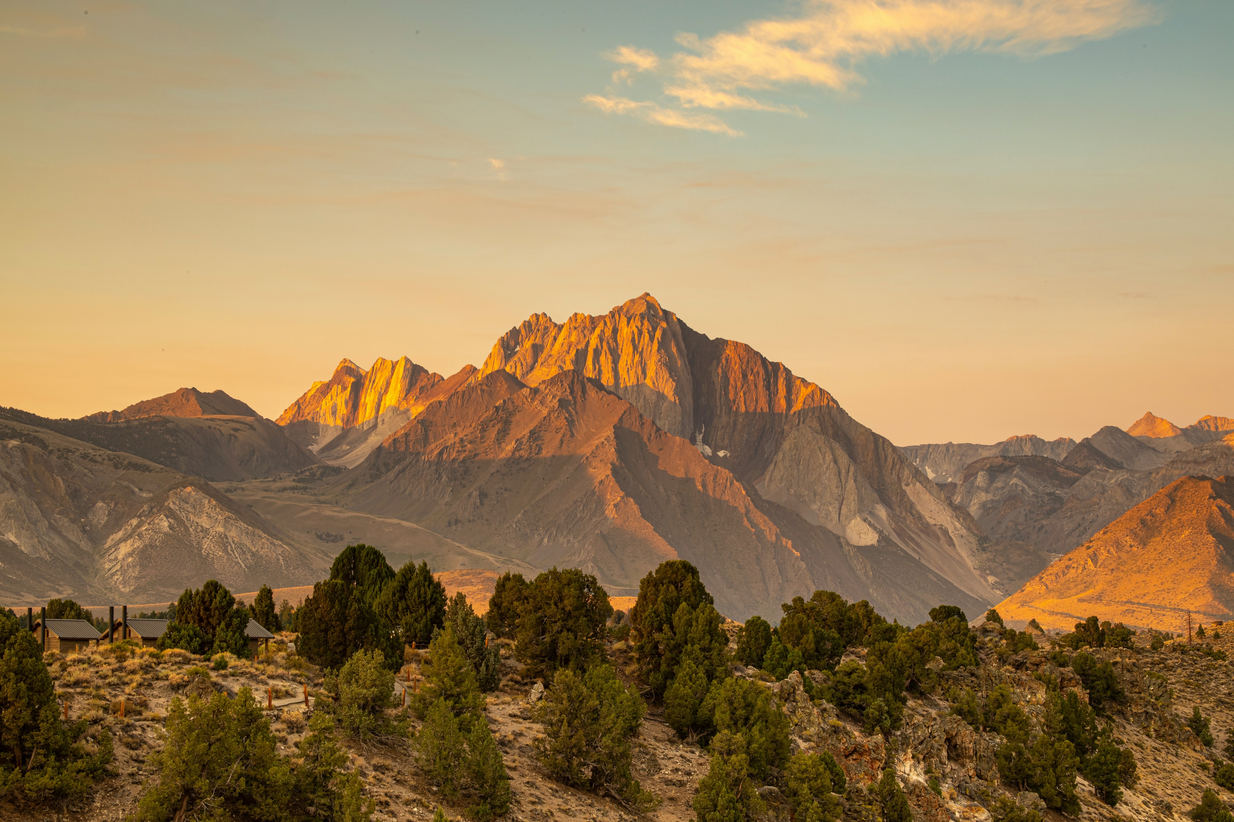 Golden Hour Sunlight on Sierra Nevada Mountains in California HD Wallpaper