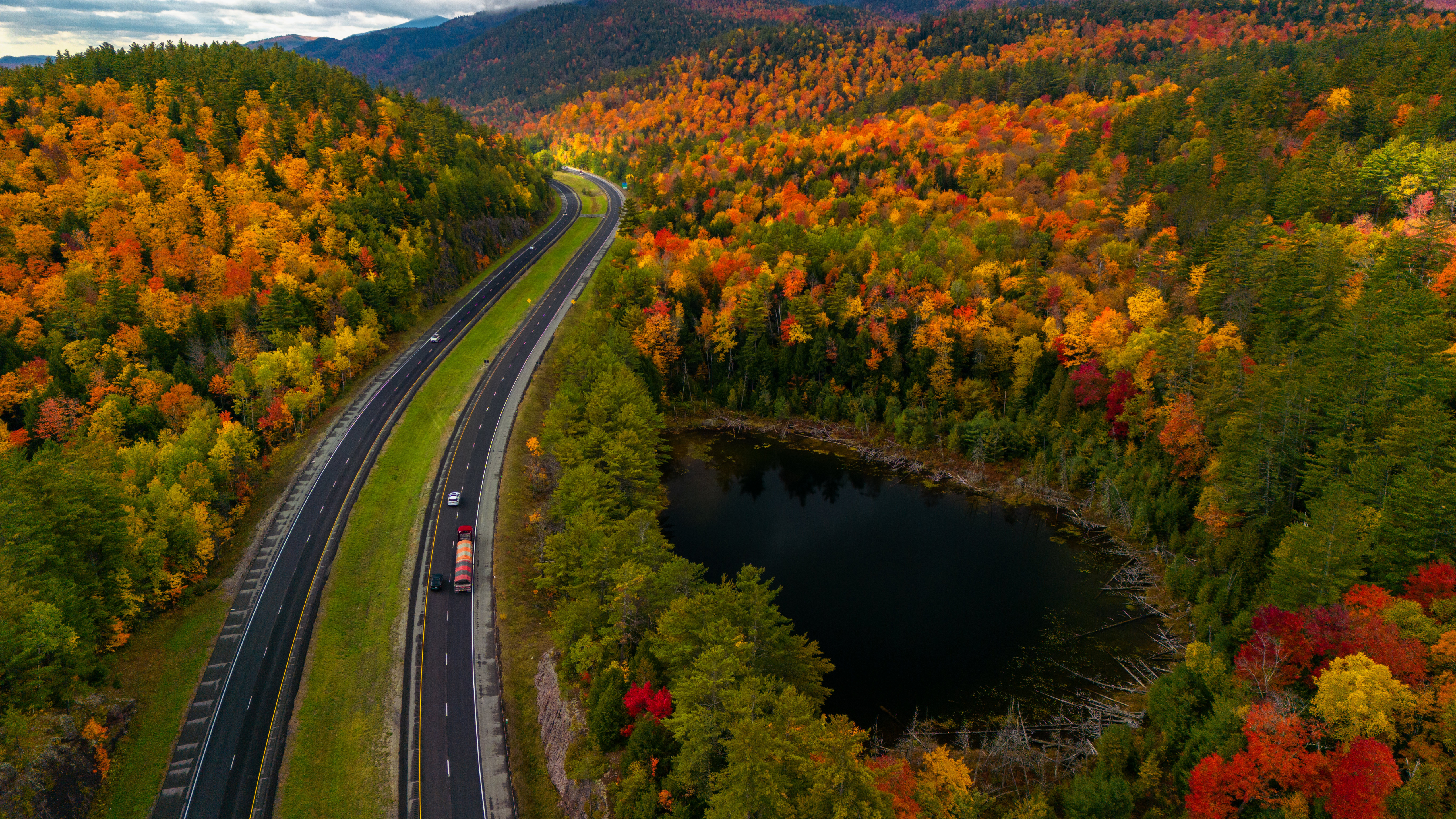 Aerial view of Adirondack Northway in autumn HD Wallpaper
