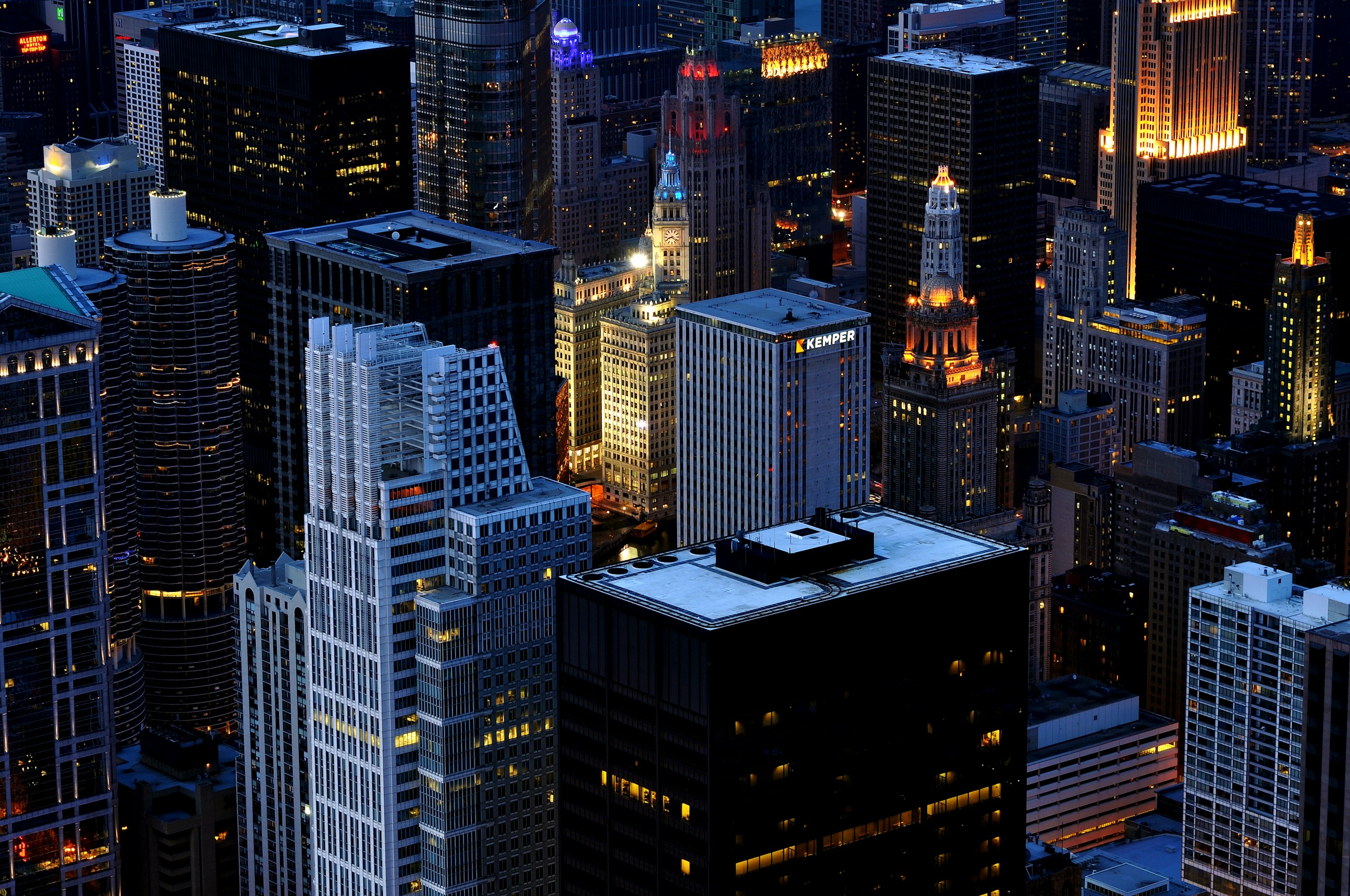 Aerial view of Chicago skyline at night HD Wallpaper