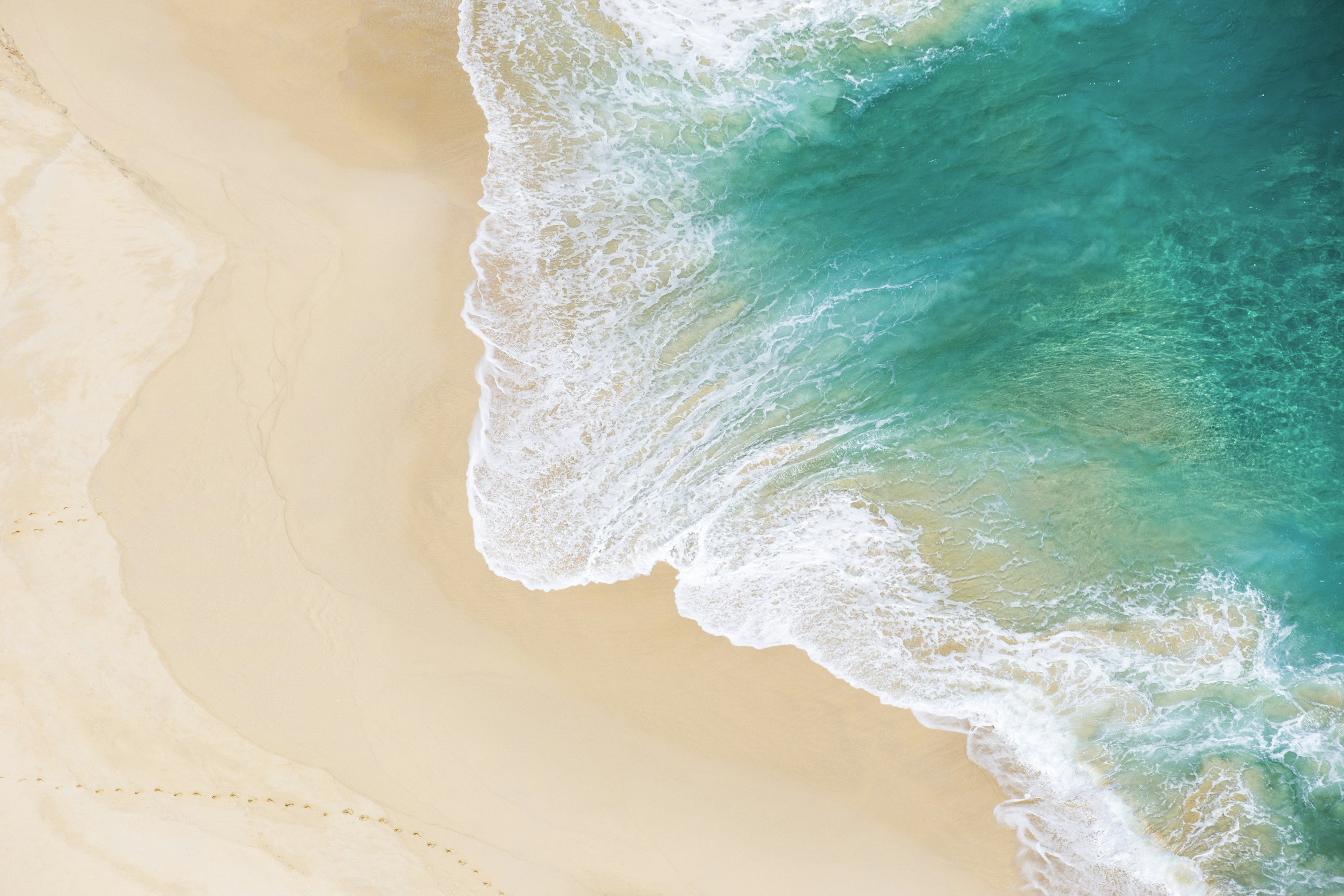Aerial View of Turquoise Ocean Waves on Sandy Beach HD Wallpaper