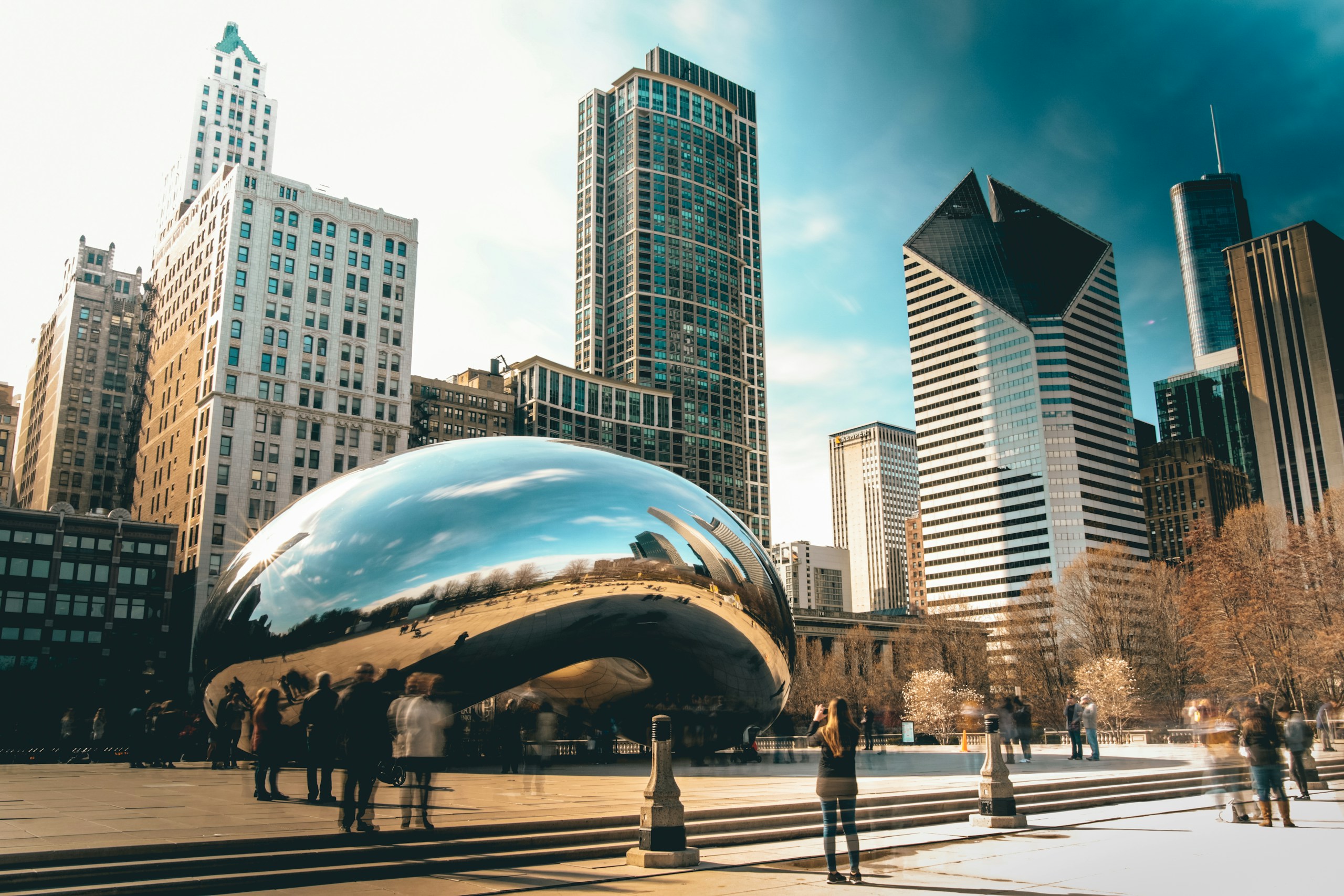 Cloud Gate Sculpture and Chicago Skyline HD Wallpaper