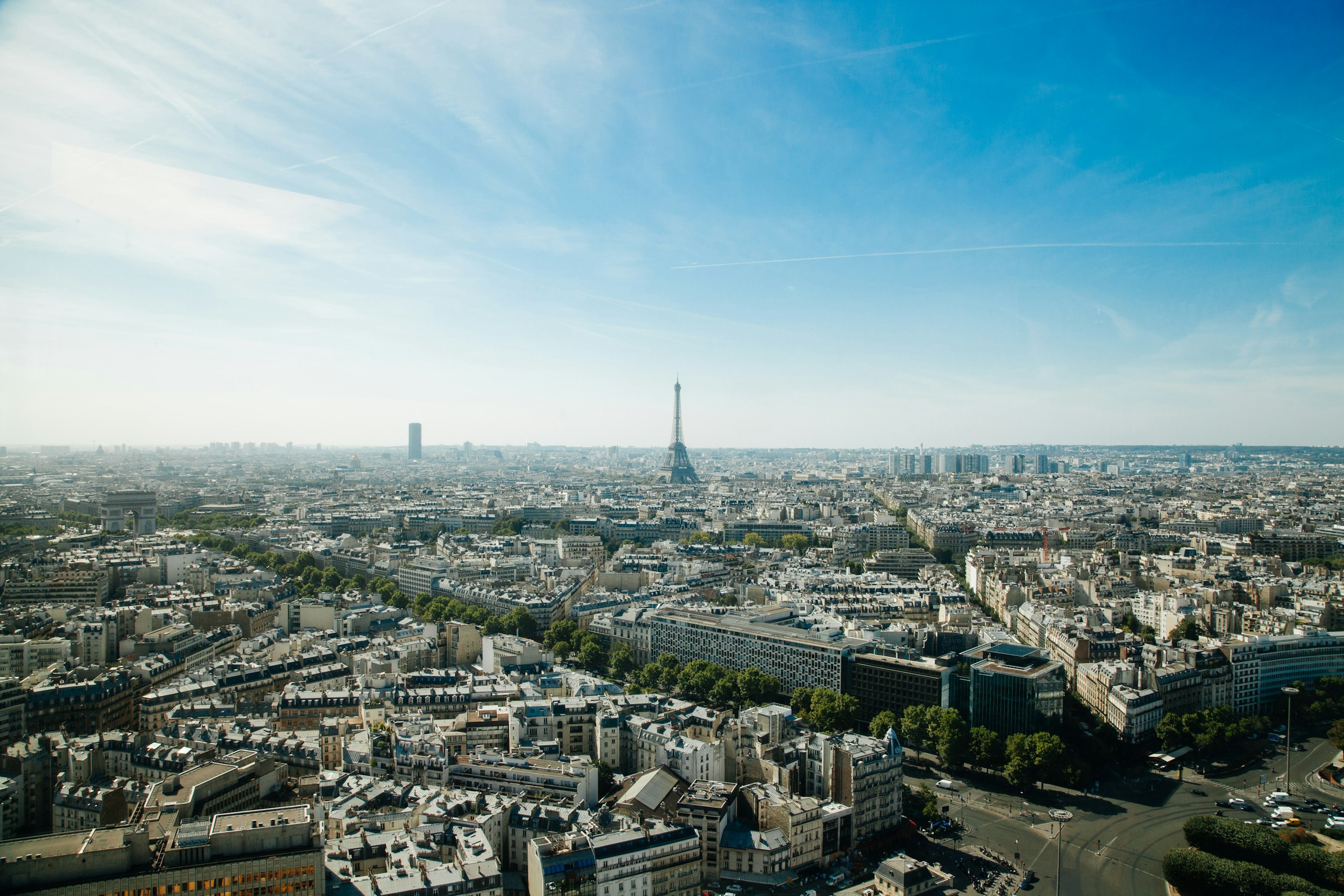 Aerial view of Paris skyline with Eiffel Tower HD Wallpaper