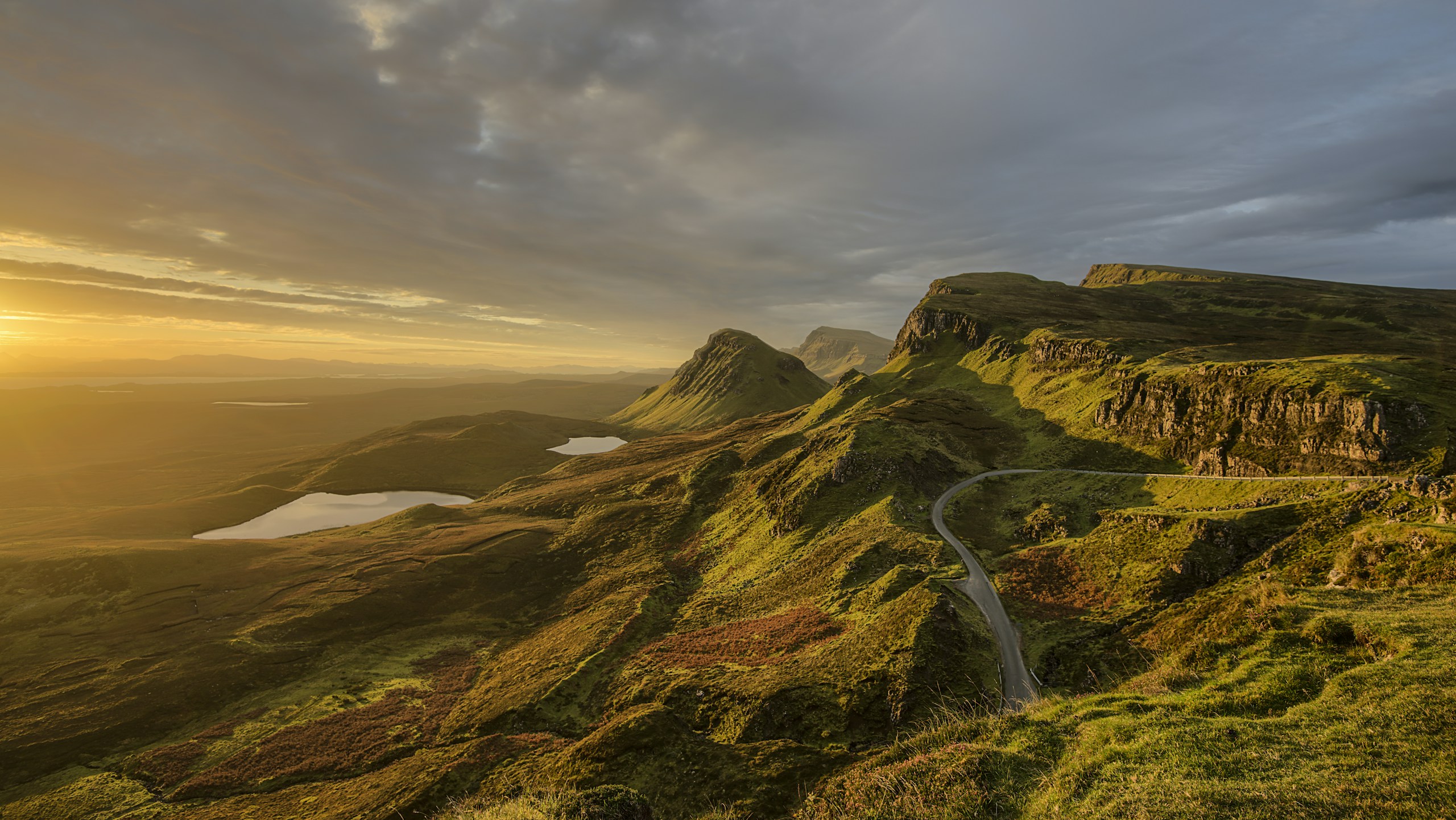 Sunset over the mountains of Isle of Skye HD Wallpaper