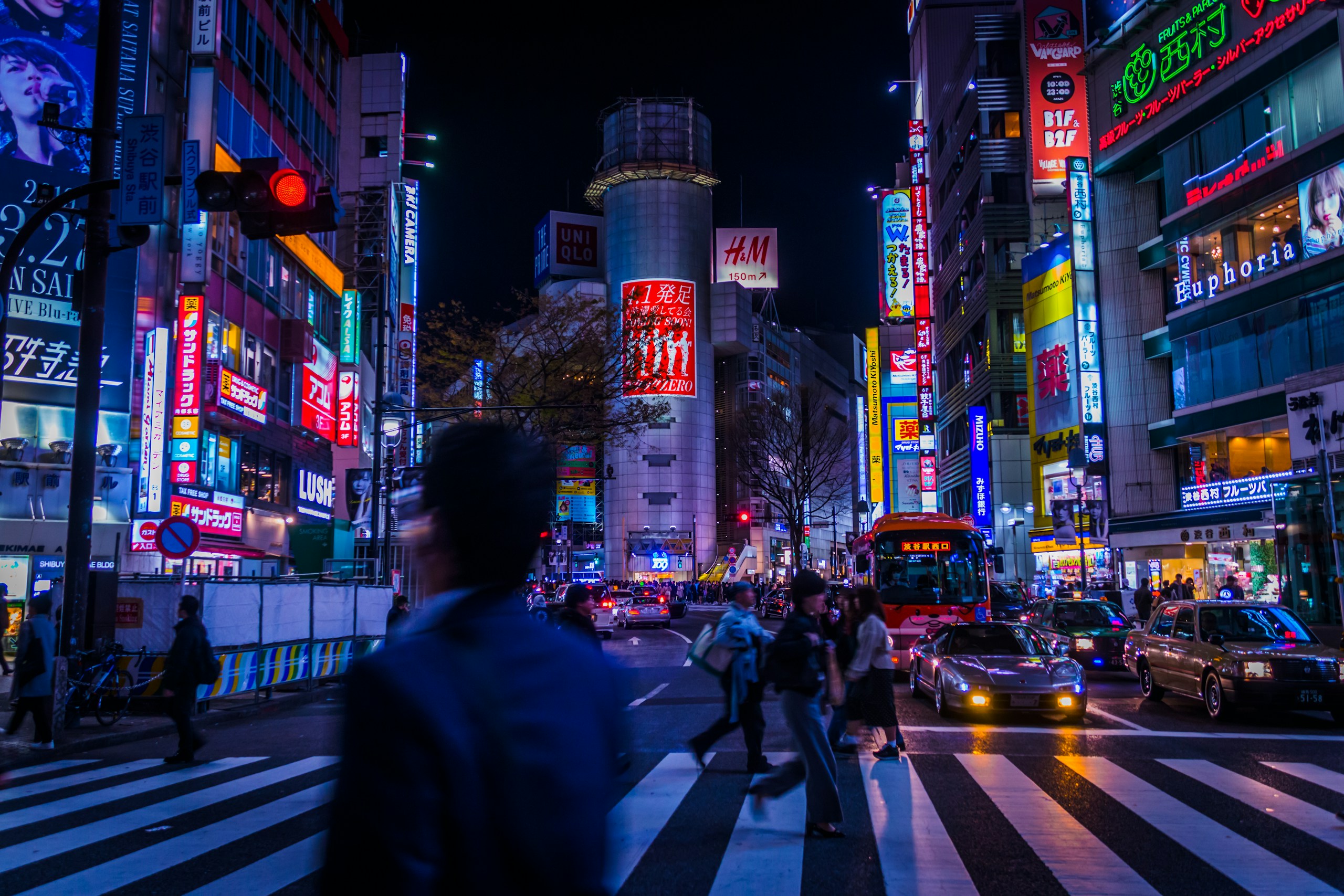Shibuya Crossing at Night in Tokyo HD Wallpaper