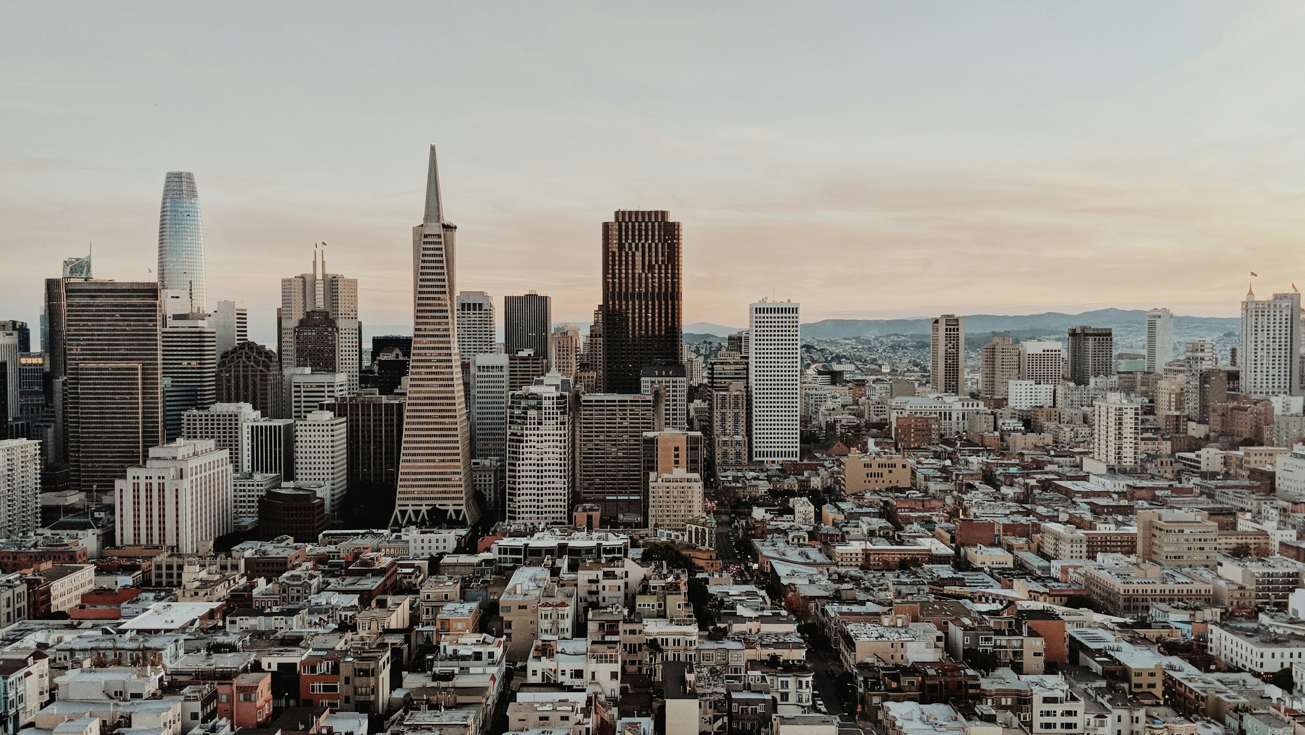 San Francisco Skyline with Transamerica Pyramid at Dusk HD Wallpaper