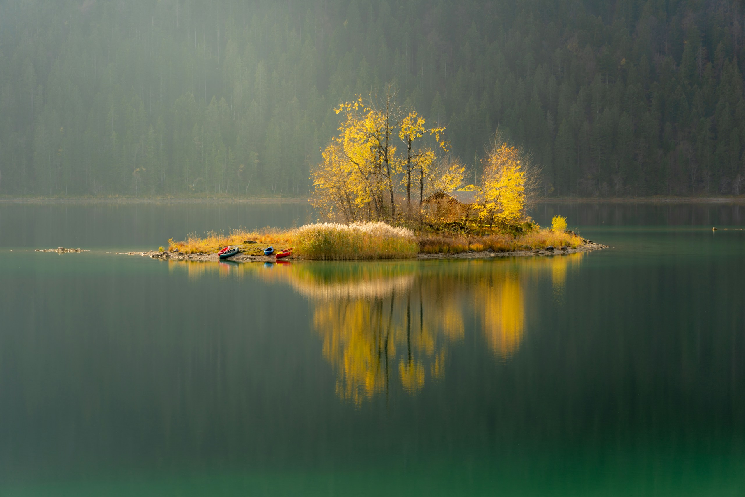Small island with yellow autumn trees on Eibsee HD Wallpaper