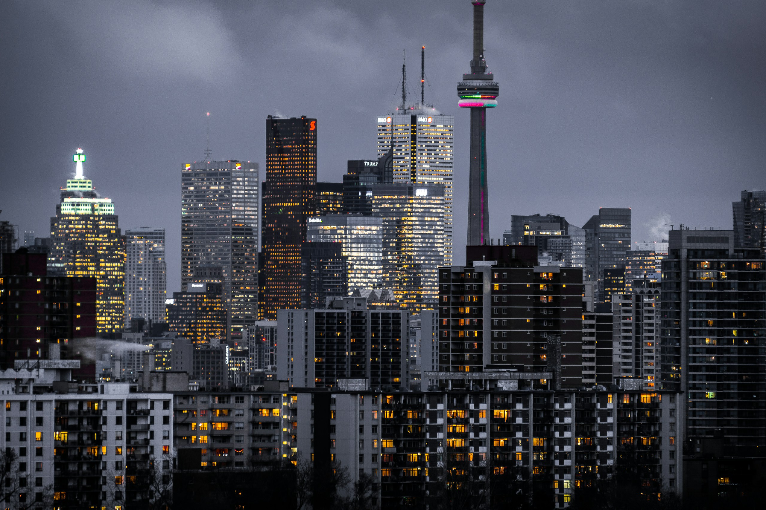 Toronto Skyline and CN Tower at Dusk HD Wallpaper