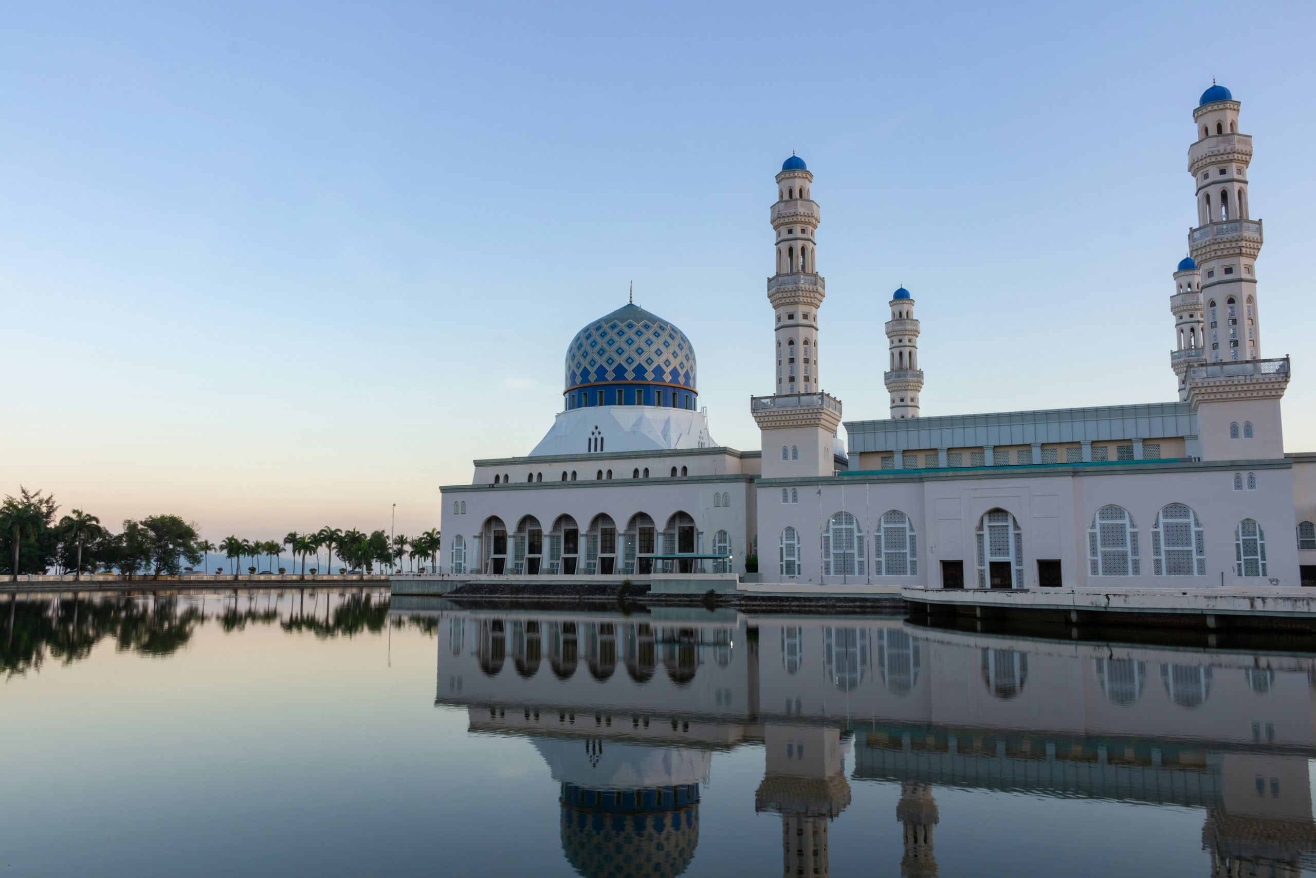 Kota Kinabalu City Mosque Reflected in Water HD Wallpaper