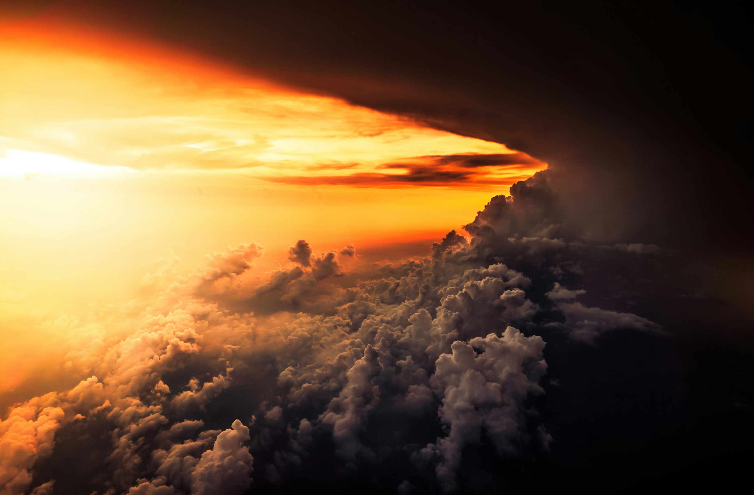 Sea of clouds during a dramatic golden sunset HD Wallpaper