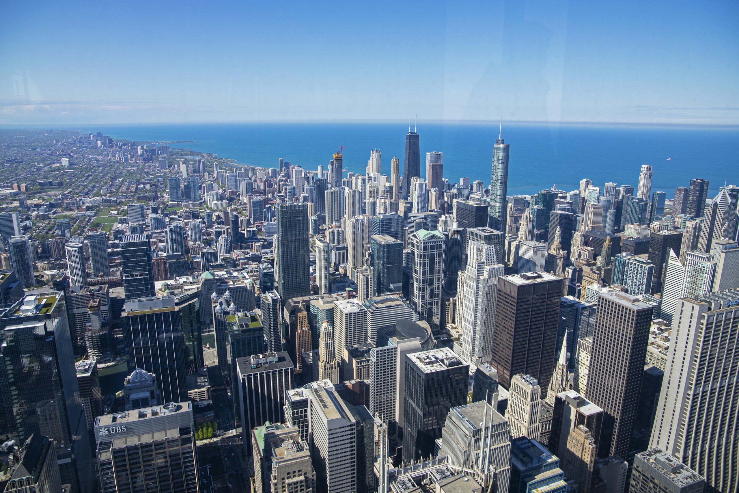 Aerial View of Chicago Skyline and Lake Michigan HD Wallpaper